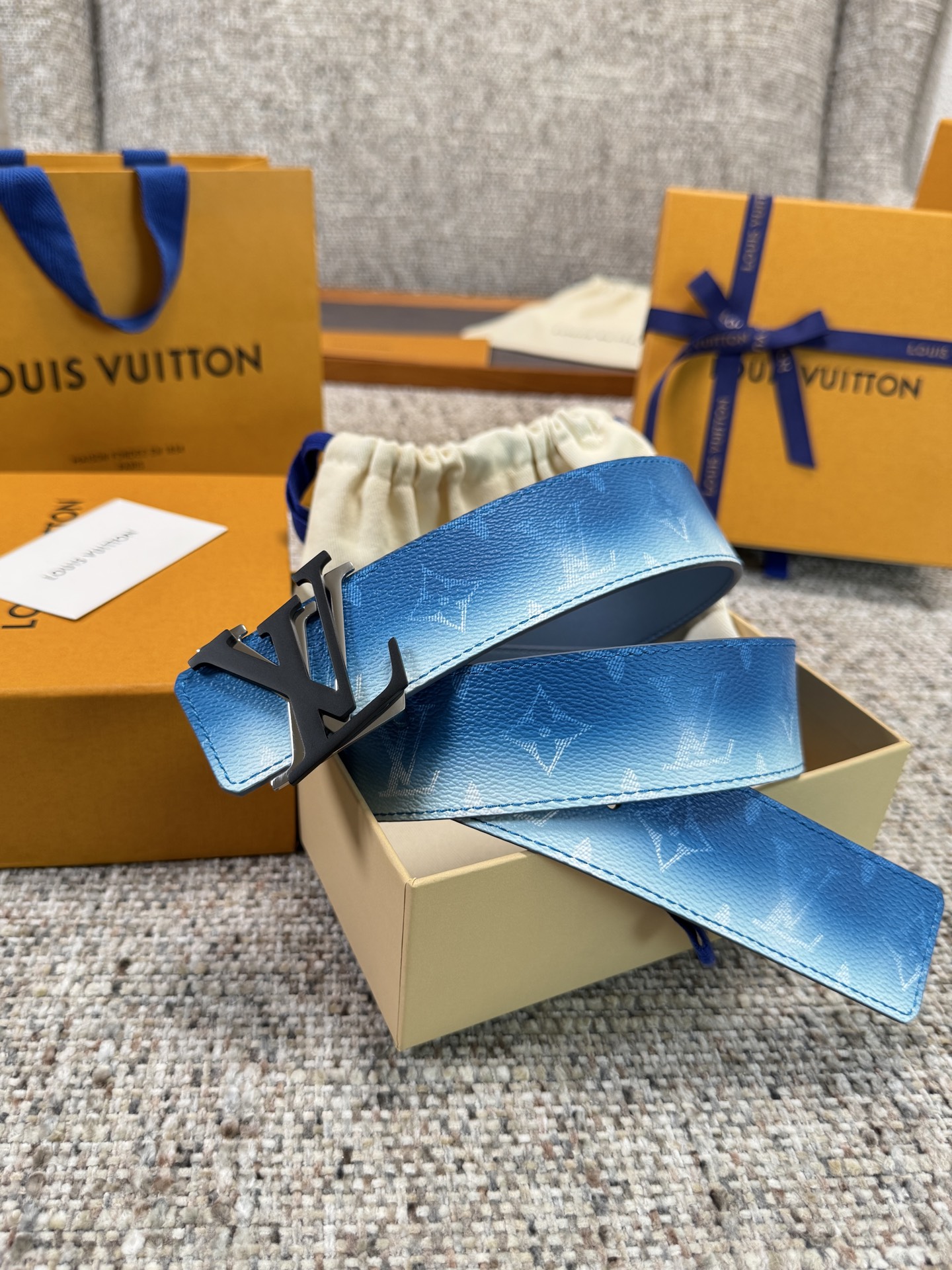 Louis Vuitton LV腰带 蓝色老花皮底系列 原厂五金 精致手工绘边 柔软舒适 宽4.0
