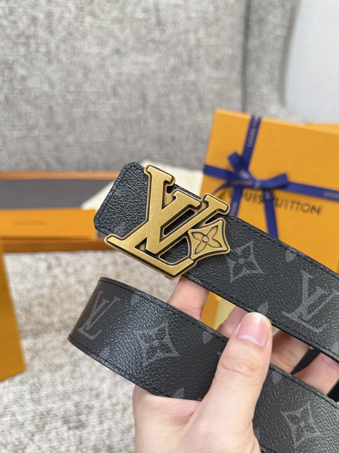 Louis Vuitton LV腰带 flower皮底系列 原厂五金 精致手工绘边 柔软舒适 宽4.0