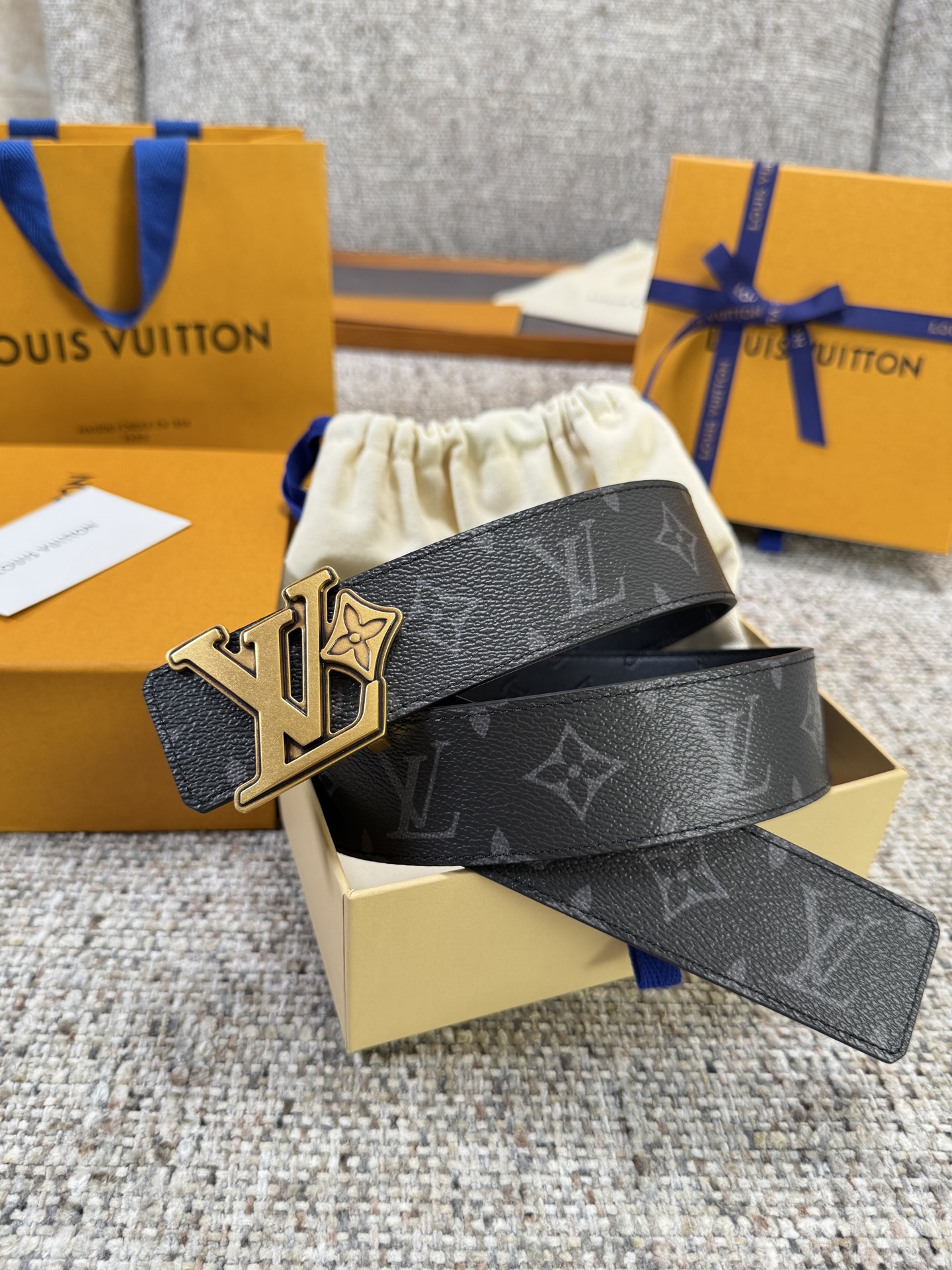Louis Vuitton LV腰带 flower皮底系列 原厂五金 精致手工绘边 柔软舒适 宽4.0