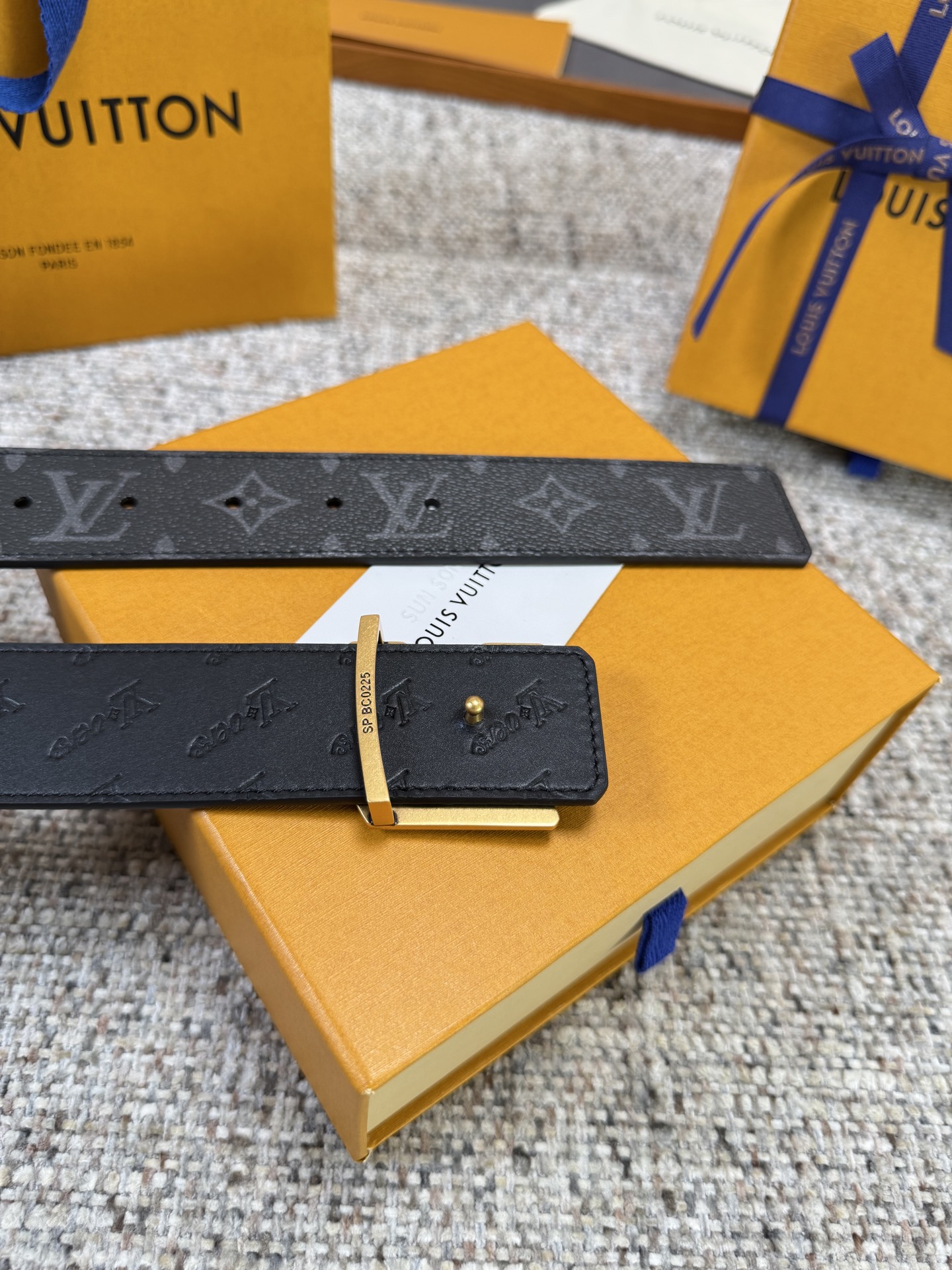 Louis Vuitton LV腰带 flower皮底系列 原厂五金 精致手工绘边 柔软舒适 宽4.0