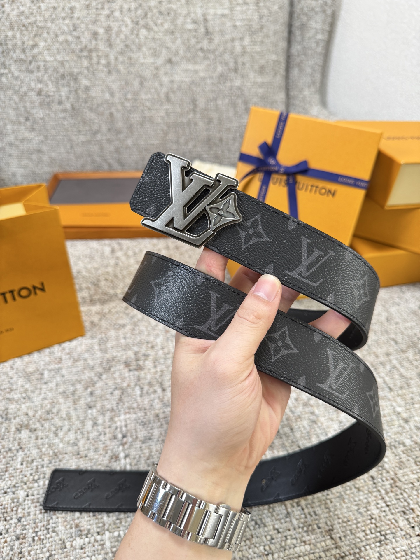 Louis Vuitton LV腰带 flower皮底系列 原厂五金 精致手工绘边 柔软舒适 宽4.0