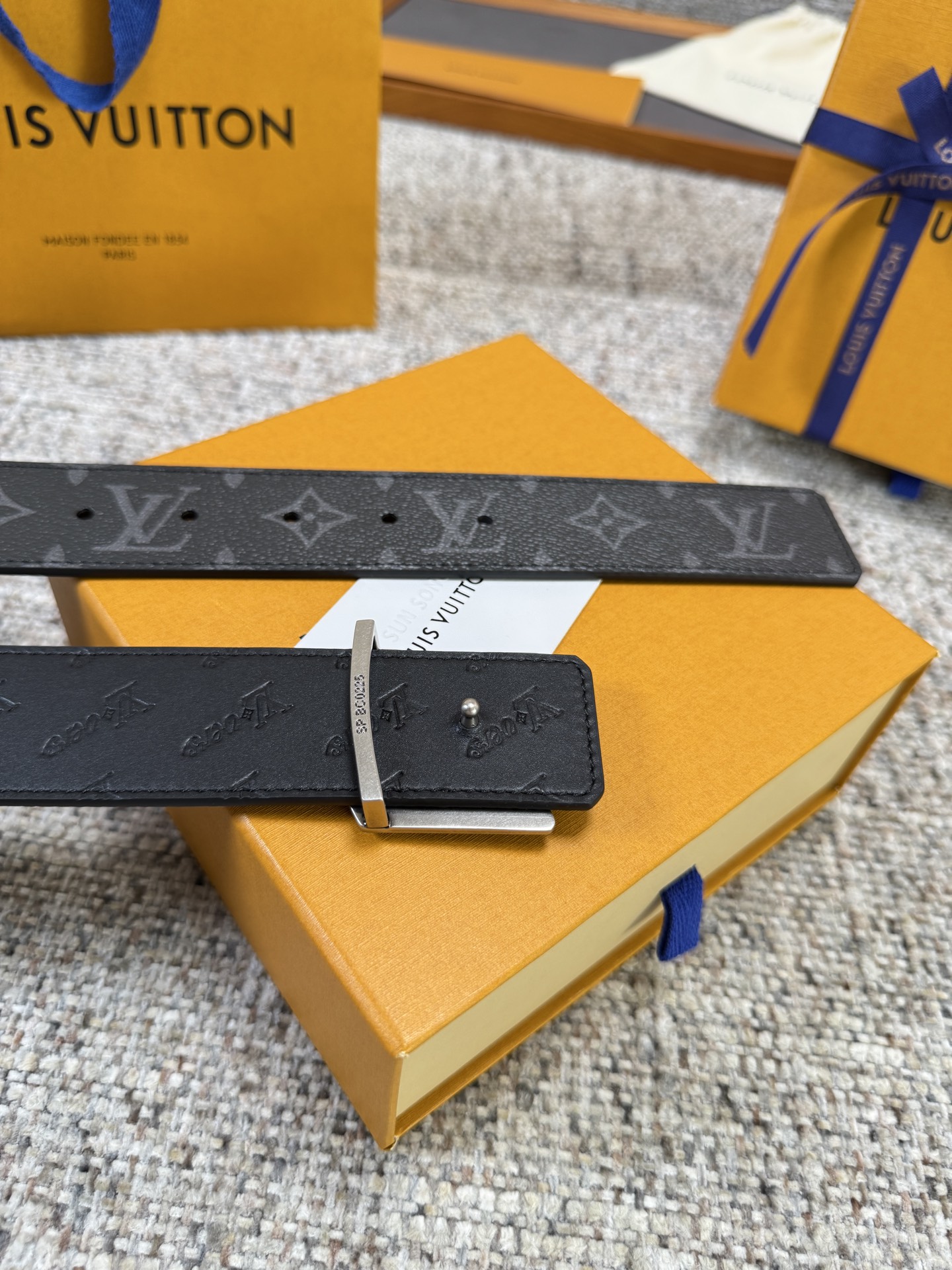 Louis Vuitton LV腰带 flower皮底系列 原厂五金 精致手工绘边 柔软舒适 宽4.0