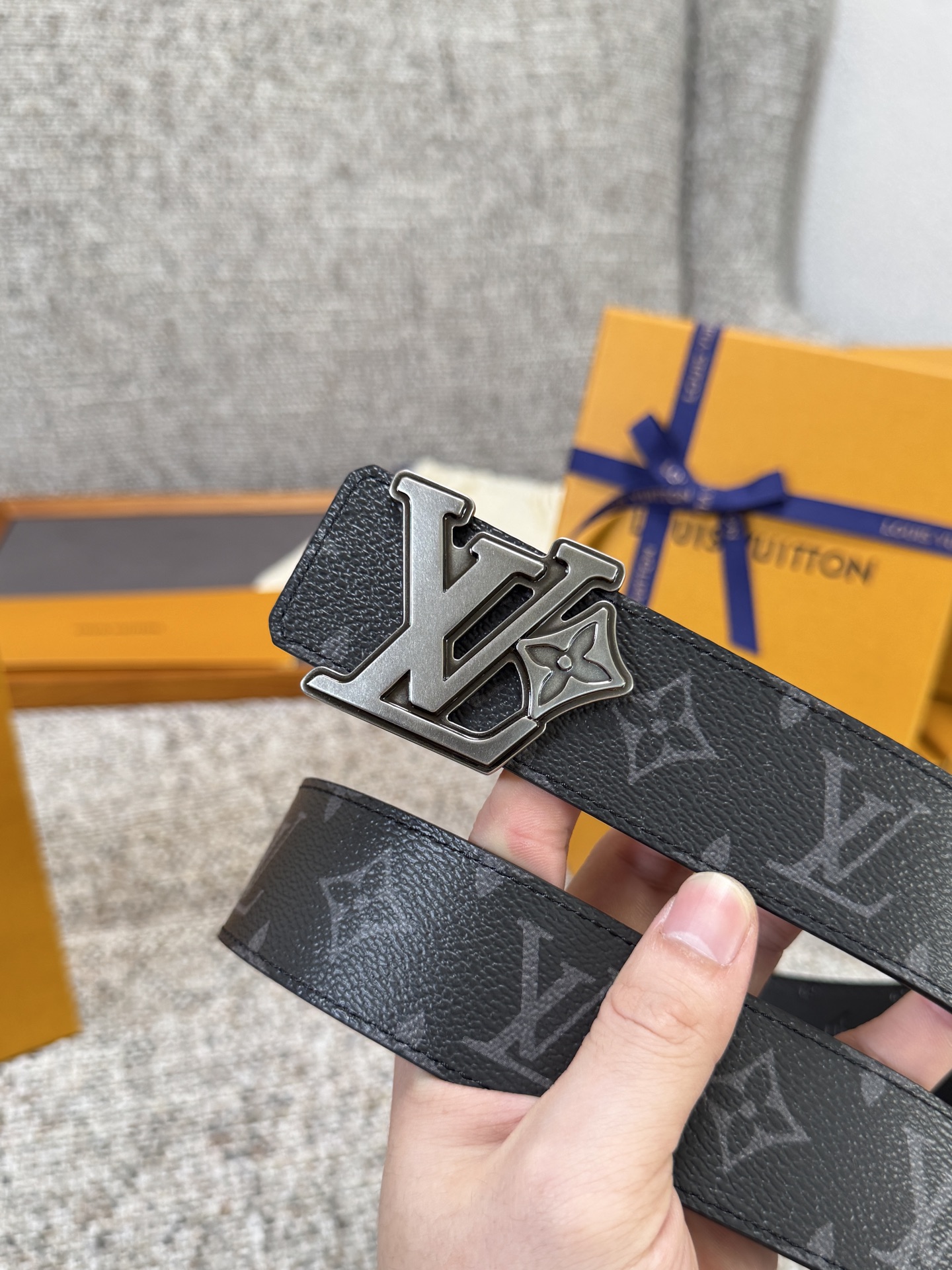 Louis Vuitton LV腰带 flower皮底系列 原厂五金 精致手工绘边 柔软舒适 宽4.0
