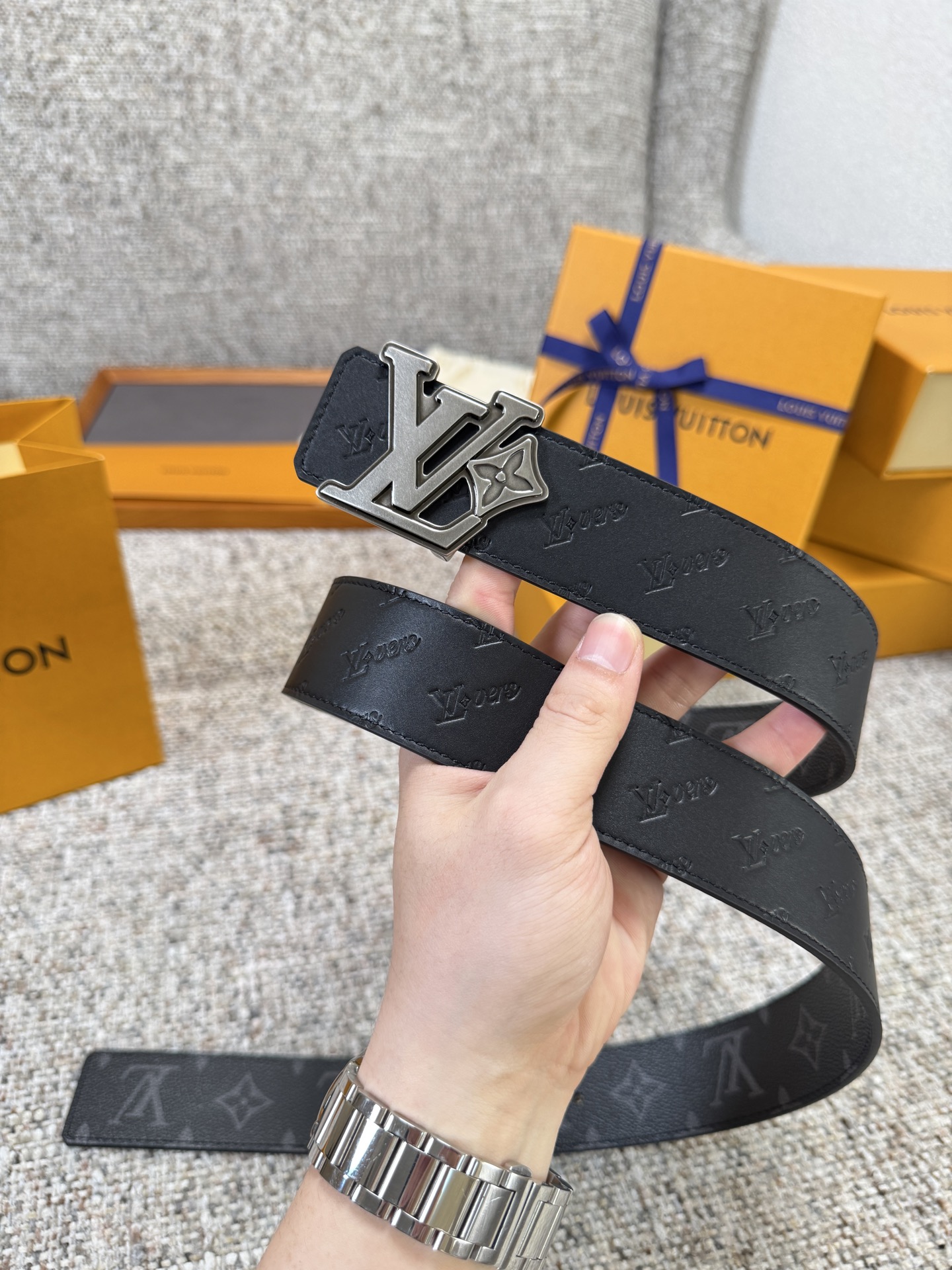 Louis Vuitton LV腰带 flower皮底系列 原厂五金 精致手工绘边 柔软舒适 宽4.0