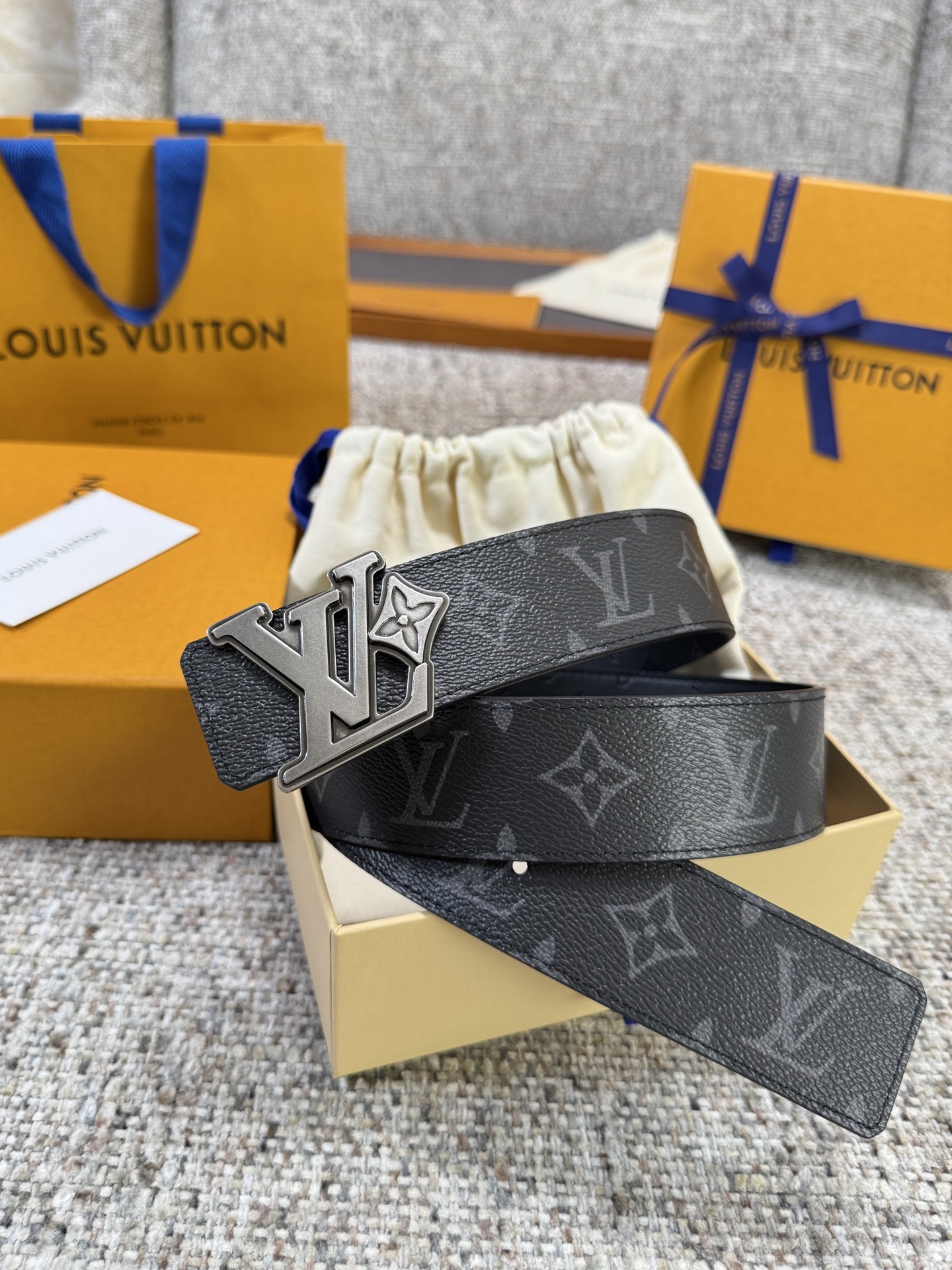 Louis Vuitton LV腰带 flower皮底系列 原厂五金 精致手工绘边 柔软舒适 宽4.0