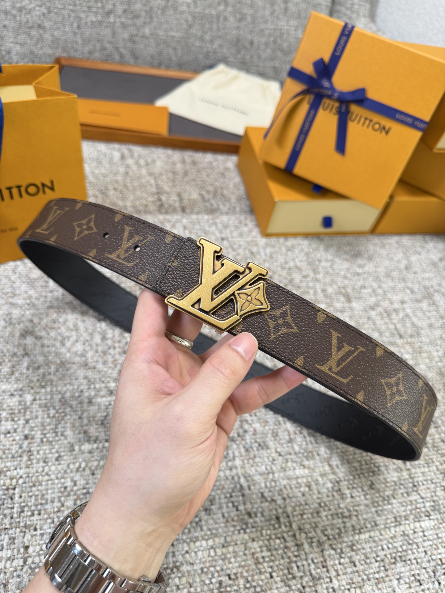 Louis Vuitton LV腰带 flower皮底系列 原厂五金 精致手工绘边 柔软舒适 宽4.0