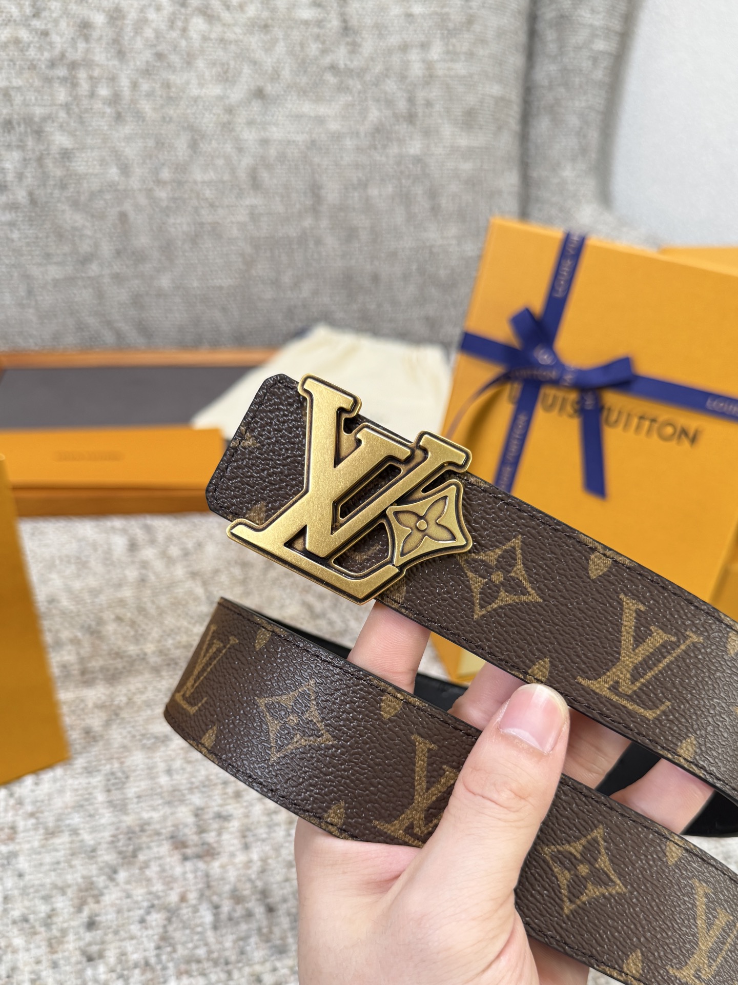 Louis Vuitton LV腰带 flower皮底系列 原厂五金 精致手工绘边 柔软舒适 宽4.0