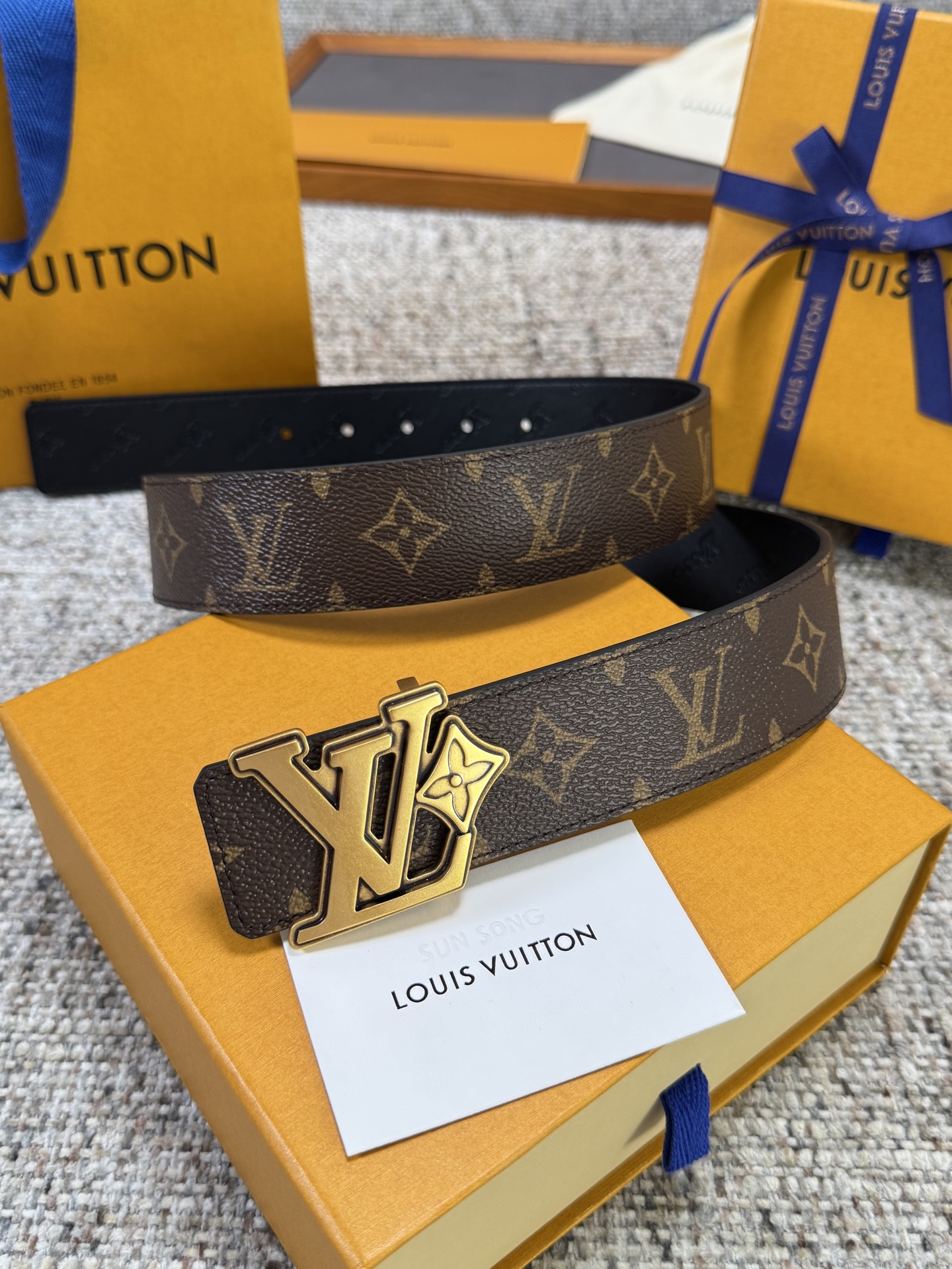 Louis Vuitton LV腰带 flower皮底系列 原厂五金 精致手工绘边 柔软舒适 宽4.0