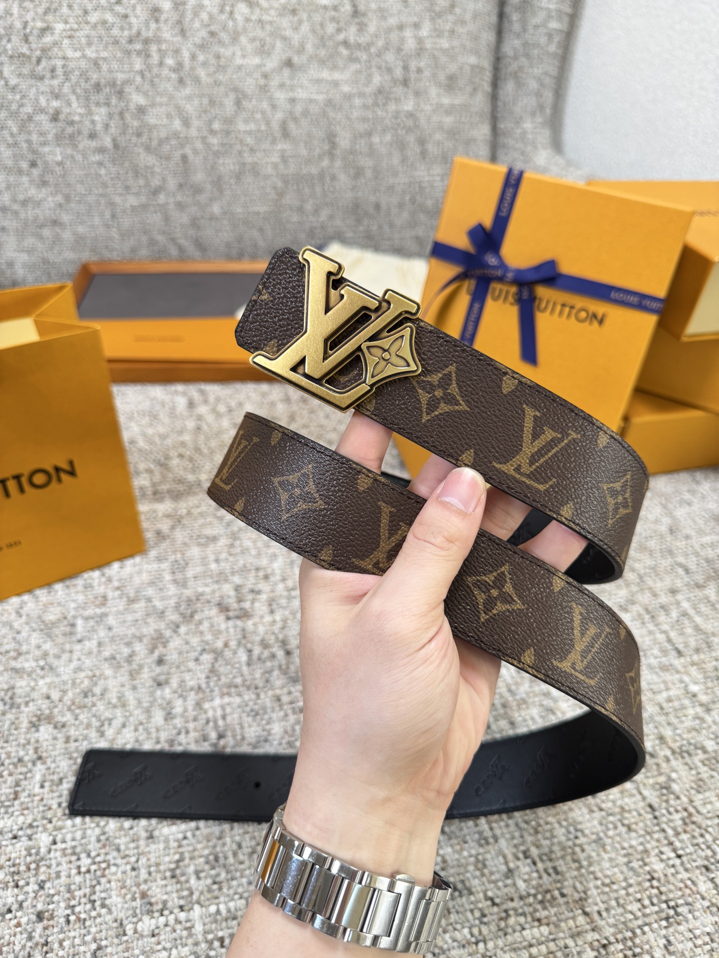 Louis Vuitton LV腰带 flower皮底系列 原厂五金 精致手工绘边 柔软舒适 宽4.0