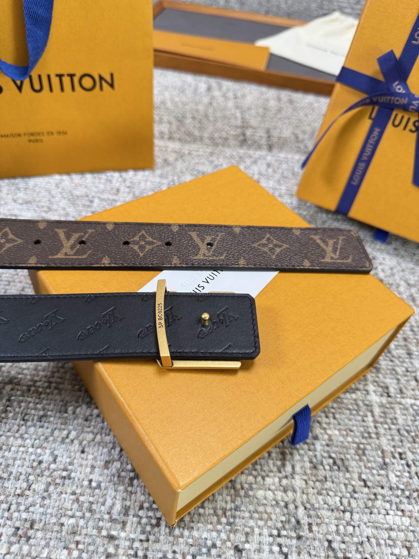 Louis Vuitton LV腰带 flower皮底系列 原厂五金 精致手工绘边 柔软舒适 宽4.0