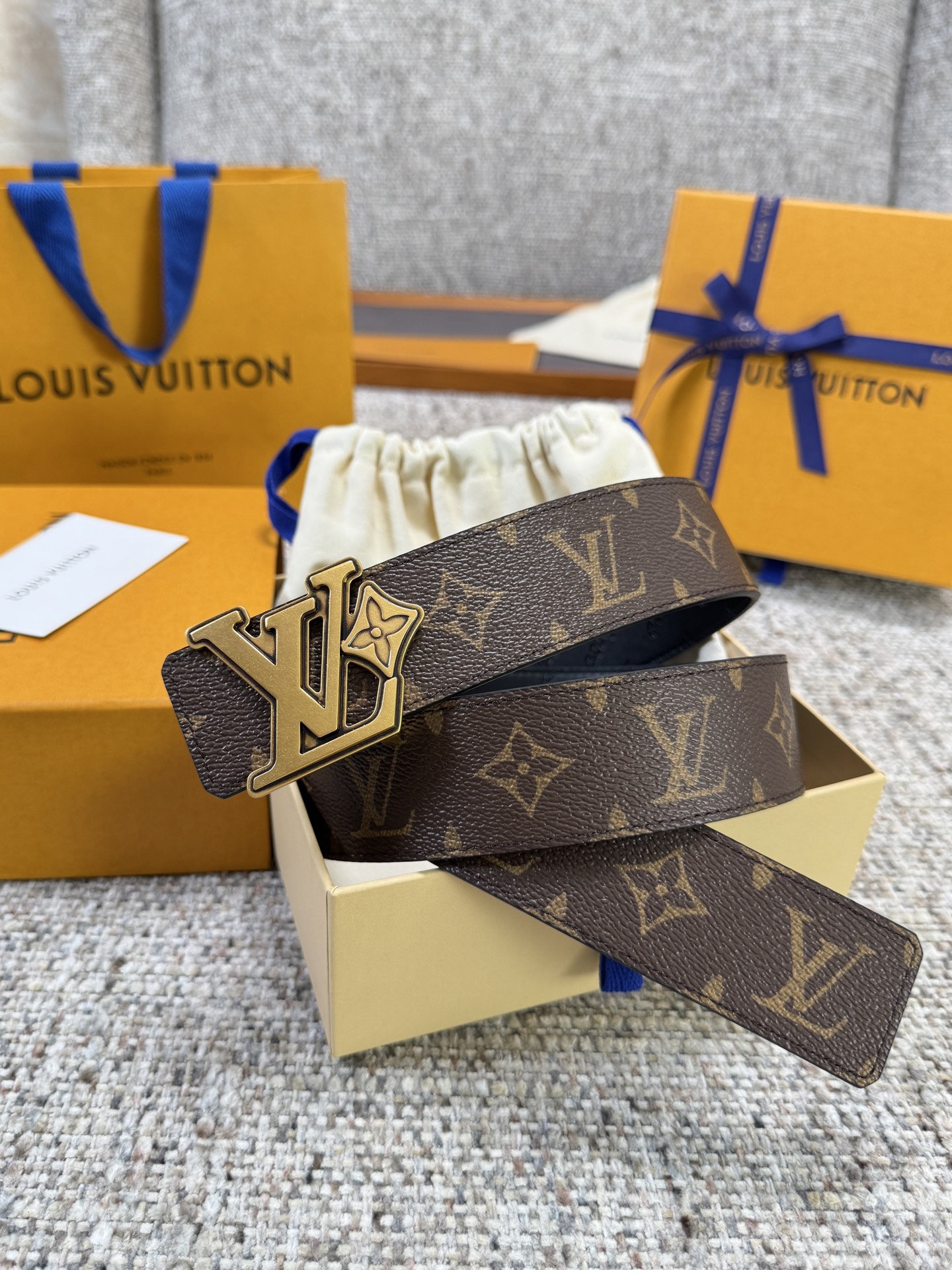Louis Vuitton LV腰带 flower皮底系列 原厂五金 精致手工绘边 柔软舒适 宽4.0