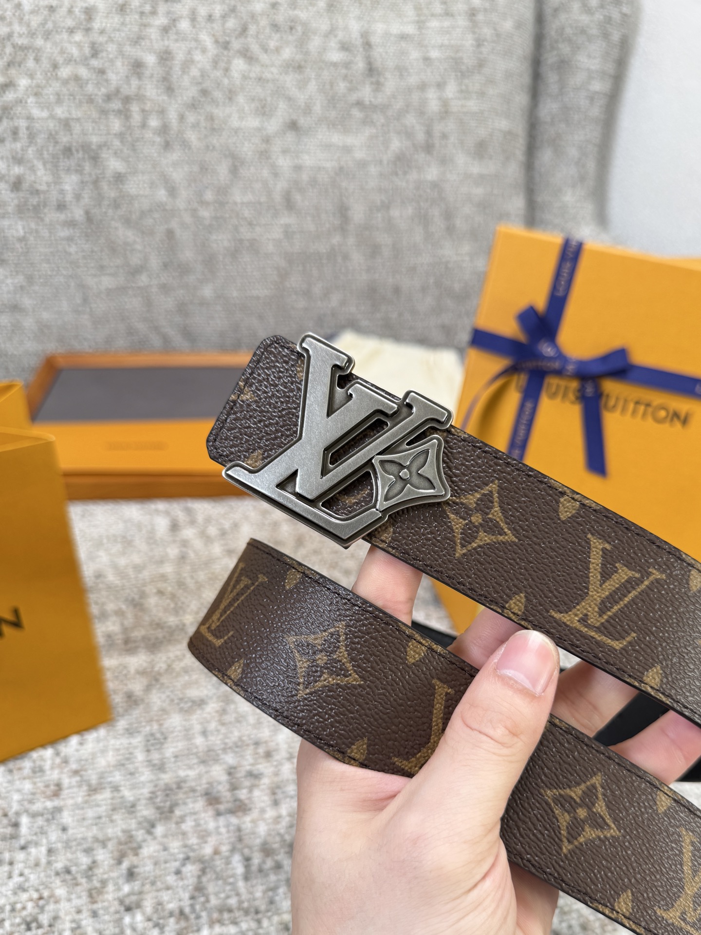 Louis Vuitton LV腰带 flower皮底系列 原厂五金 精致手工绘边 柔软舒适 宽4.0