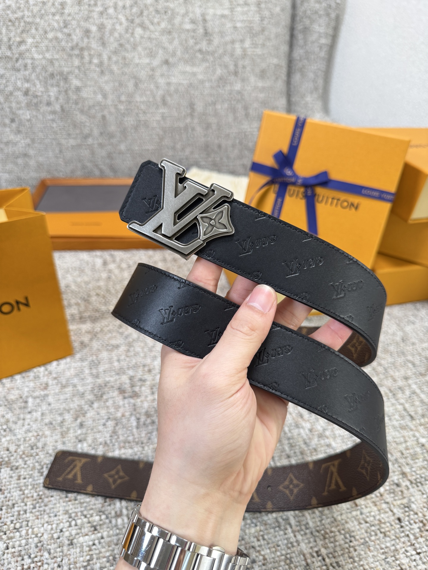 Louis Vuitton LV腰带 flower皮底系列 原厂五金 精致手工绘边 柔软舒适 宽4.0