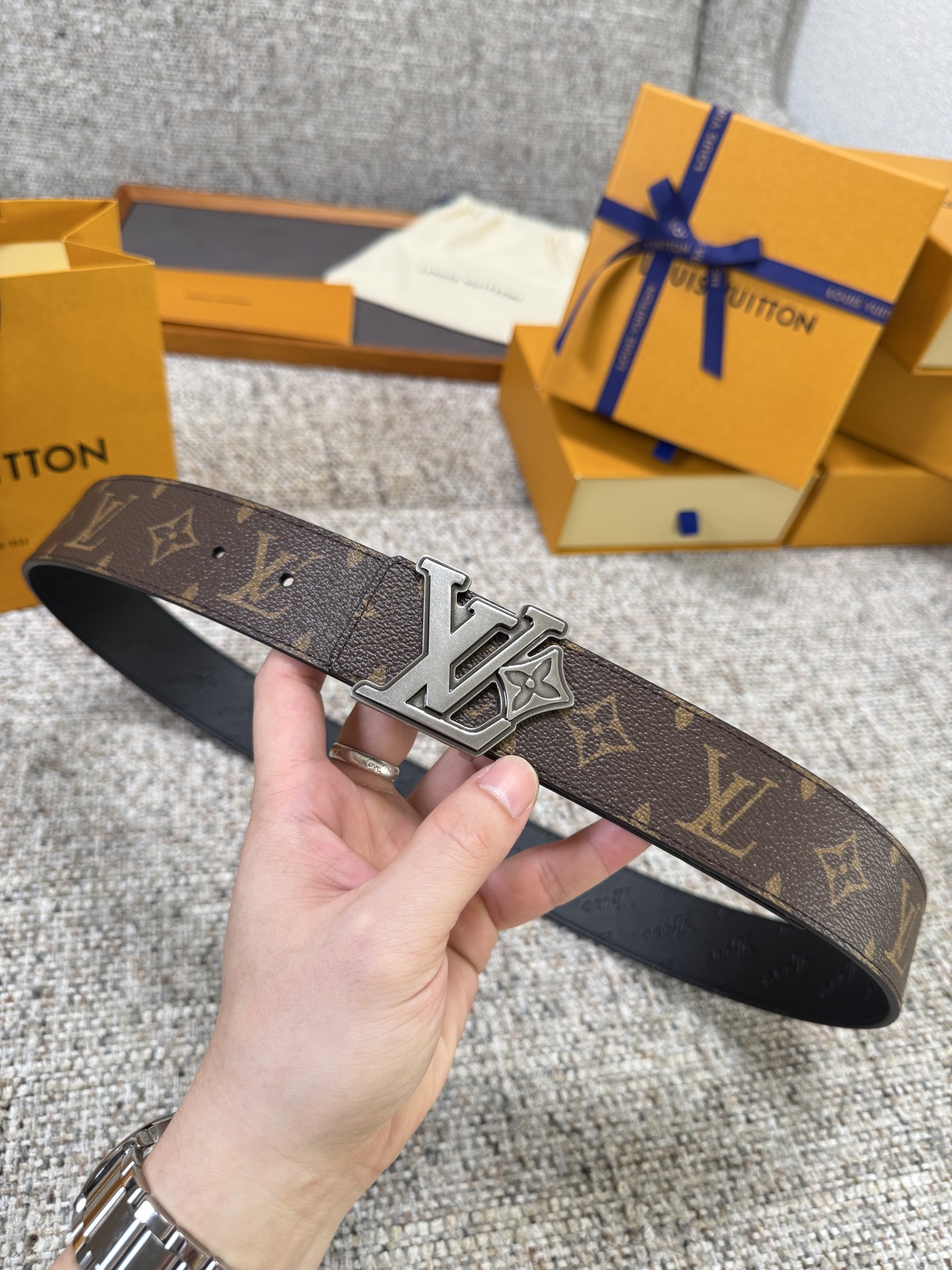 Louis Vuitton LV腰带 flower皮底系列 原厂五金 精致手工绘边 柔软舒适 宽4.0