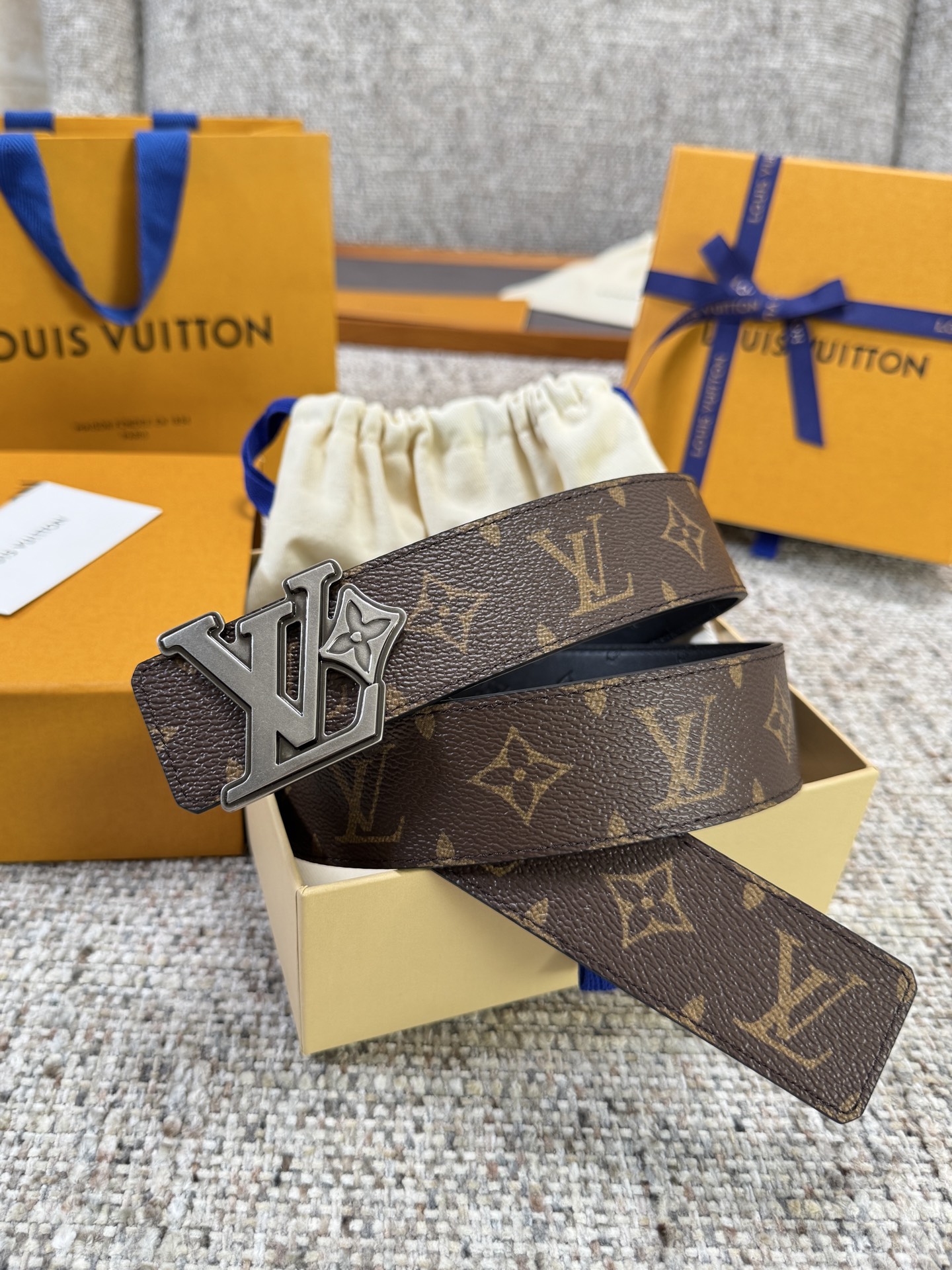 Louis Vuitton LV腰带 flower皮底系列 原厂五金 精致手工绘边 柔软舒适 宽4.0