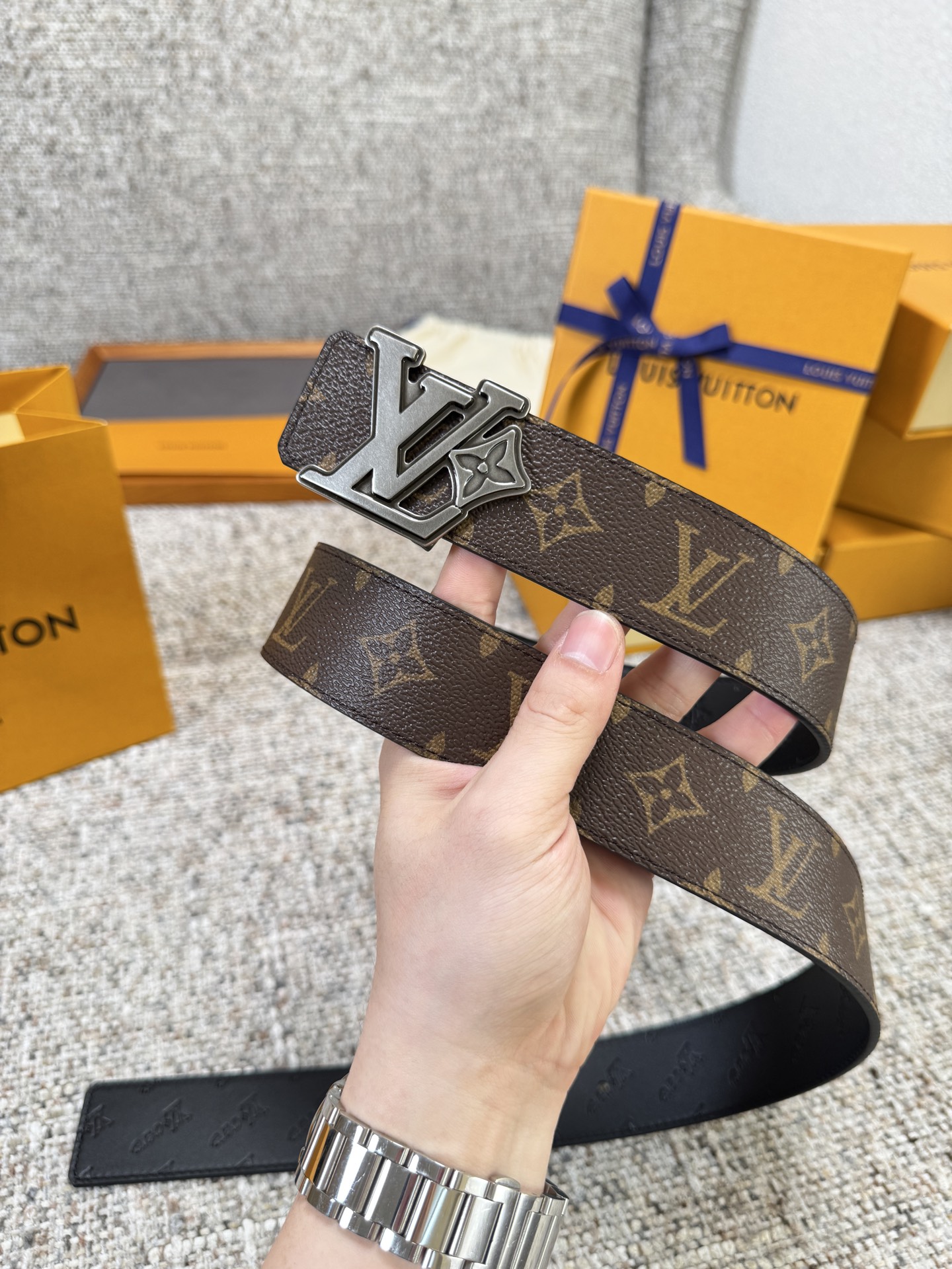 Louis Vuitton LV腰带 flower皮底系列 原厂五金 精致手工绘边 柔软舒适 宽4.0