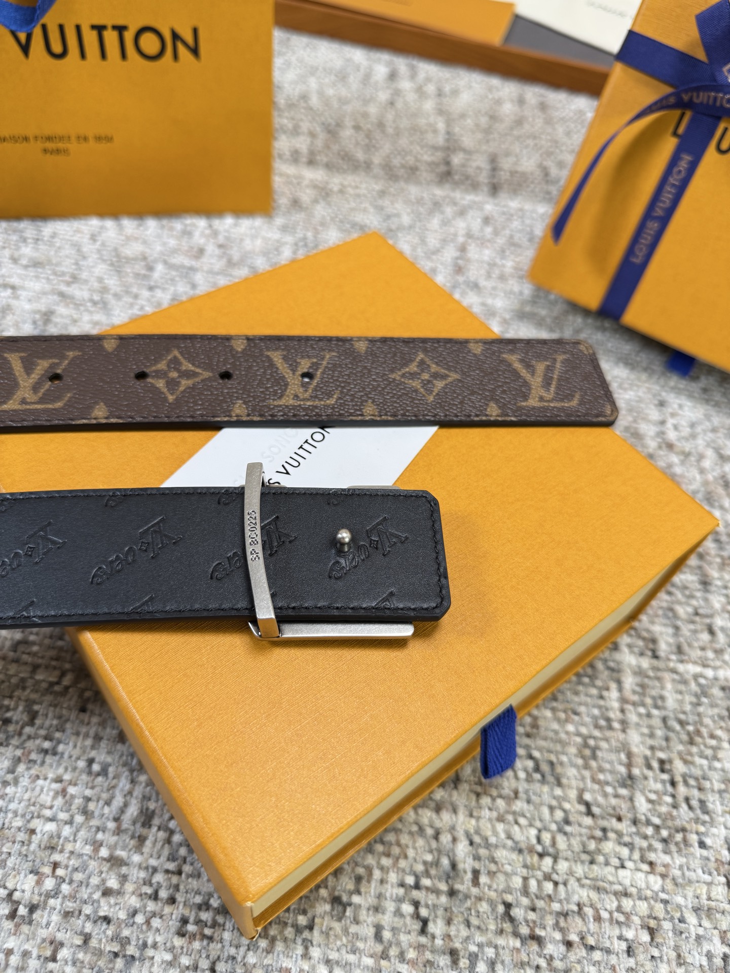 Louis Vuitton LV腰带 flower皮底系列 原厂五金 精致手工绘边 柔软舒适 宽4.0