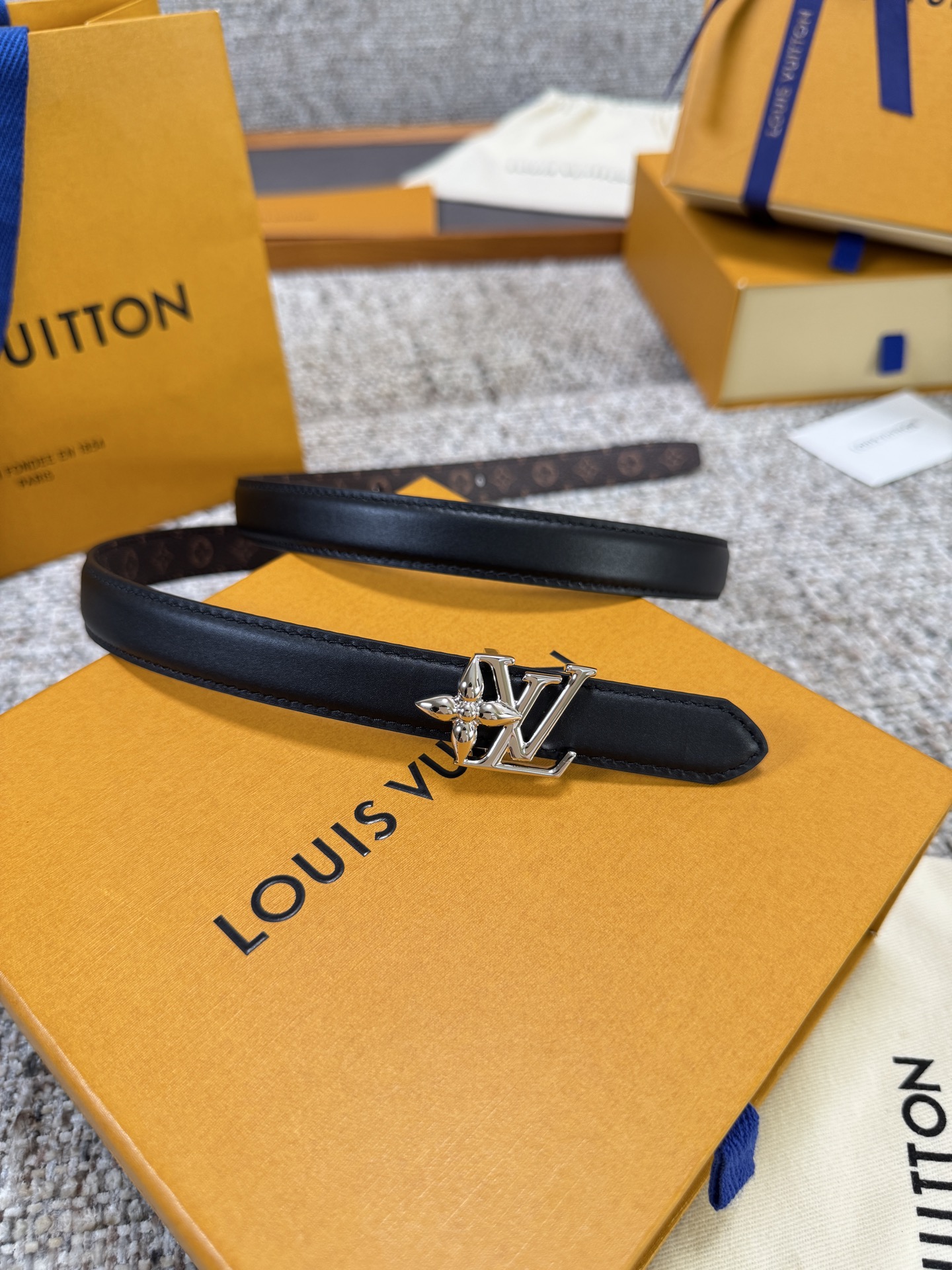 Louis Vuitton LV腰带 BLOOM系列 原厂五金 精致手工绘边 柔软舒适 宽2.0
