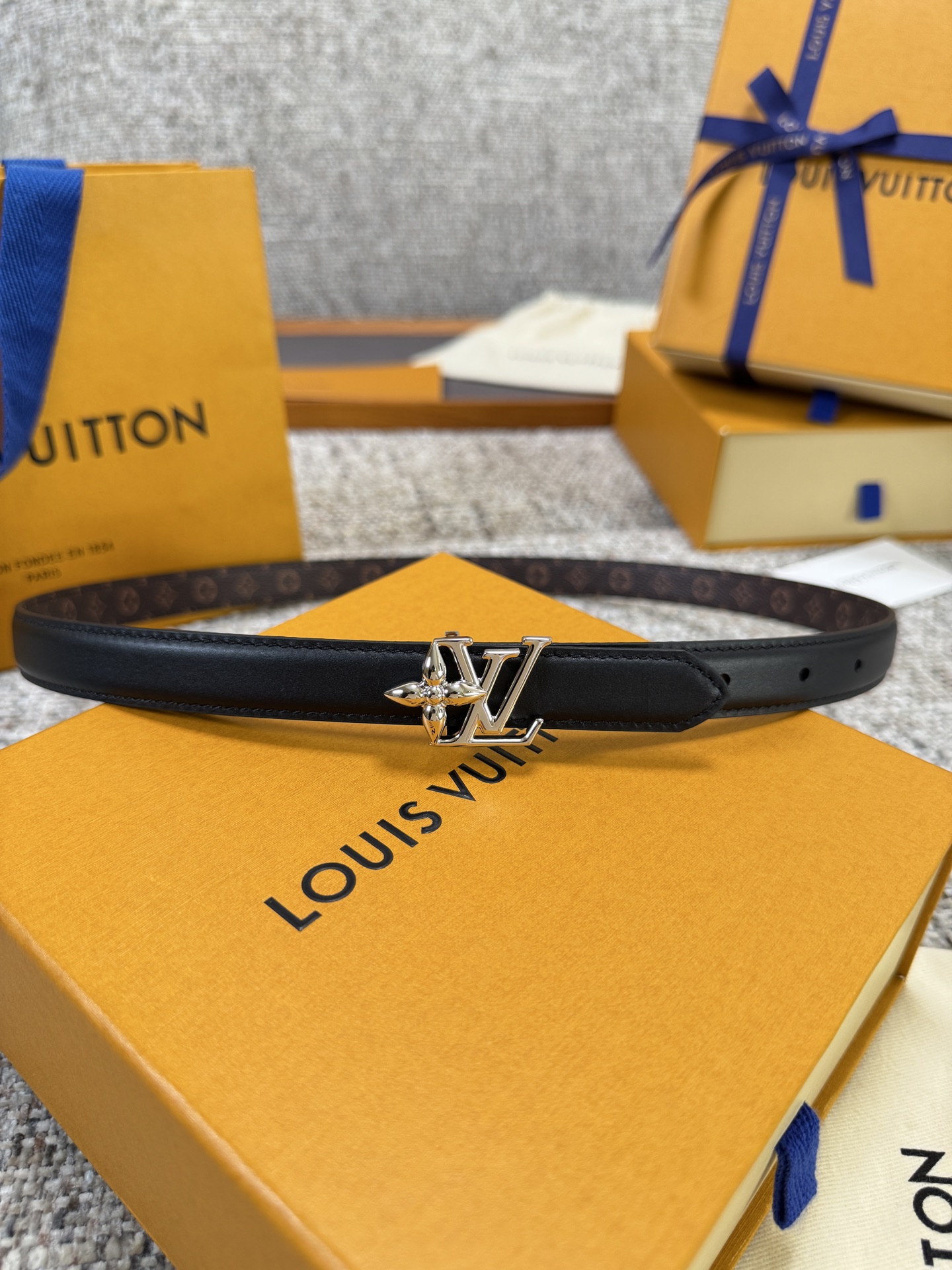 Louis Vuitton LV腰带 BLOOM系列 原厂五金 精致手工绘边 柔软舒适 宽2.0