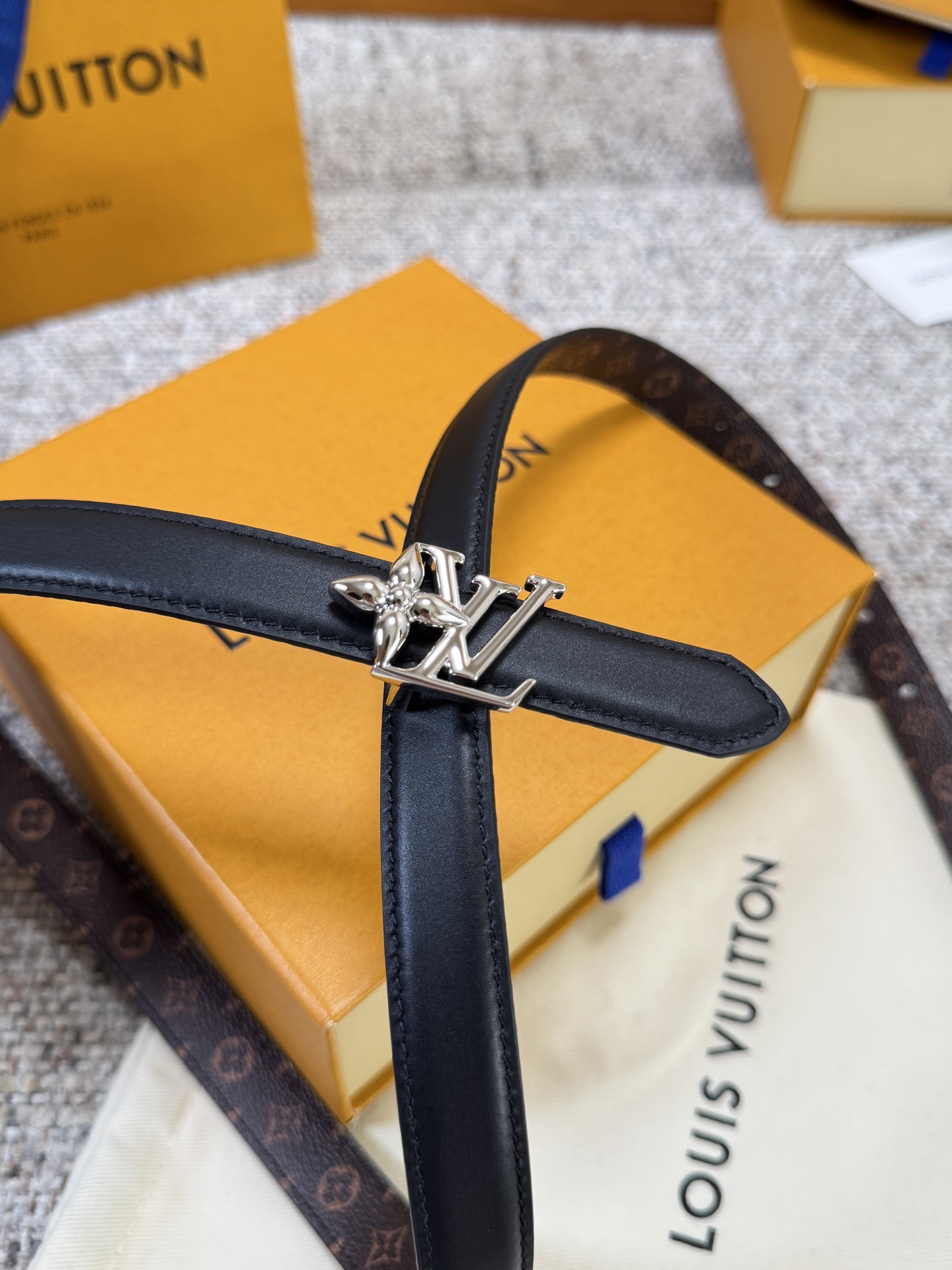 Louis Vuitton LV腰带 BLOOM系列 原厂五金 精致手工绘边 柔软舒适 宽2.0