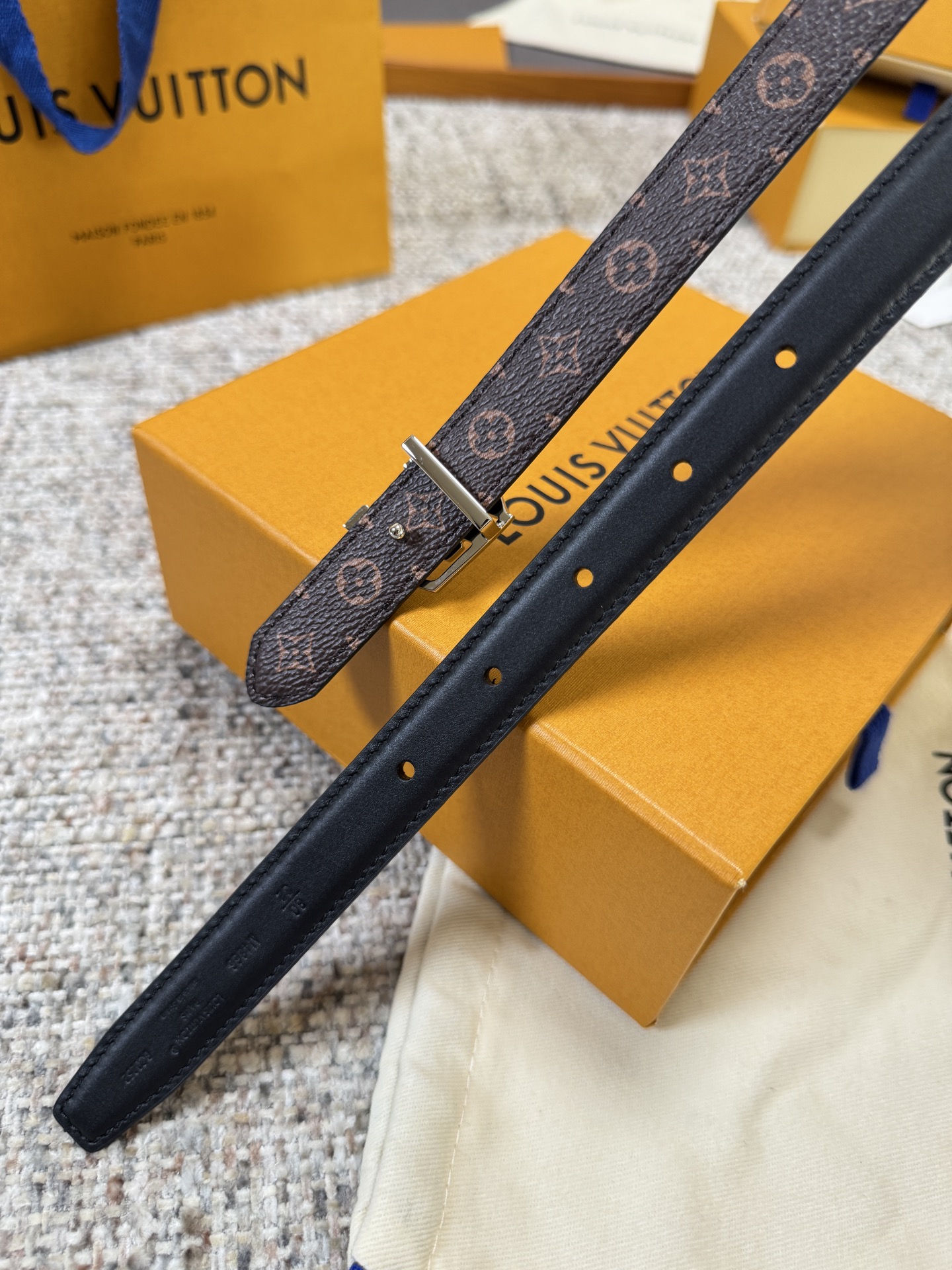 Louis Vuitton LV腰带 BLOOM系列 原厂五金 精致手工绘边 柔软舒适 宽2.0