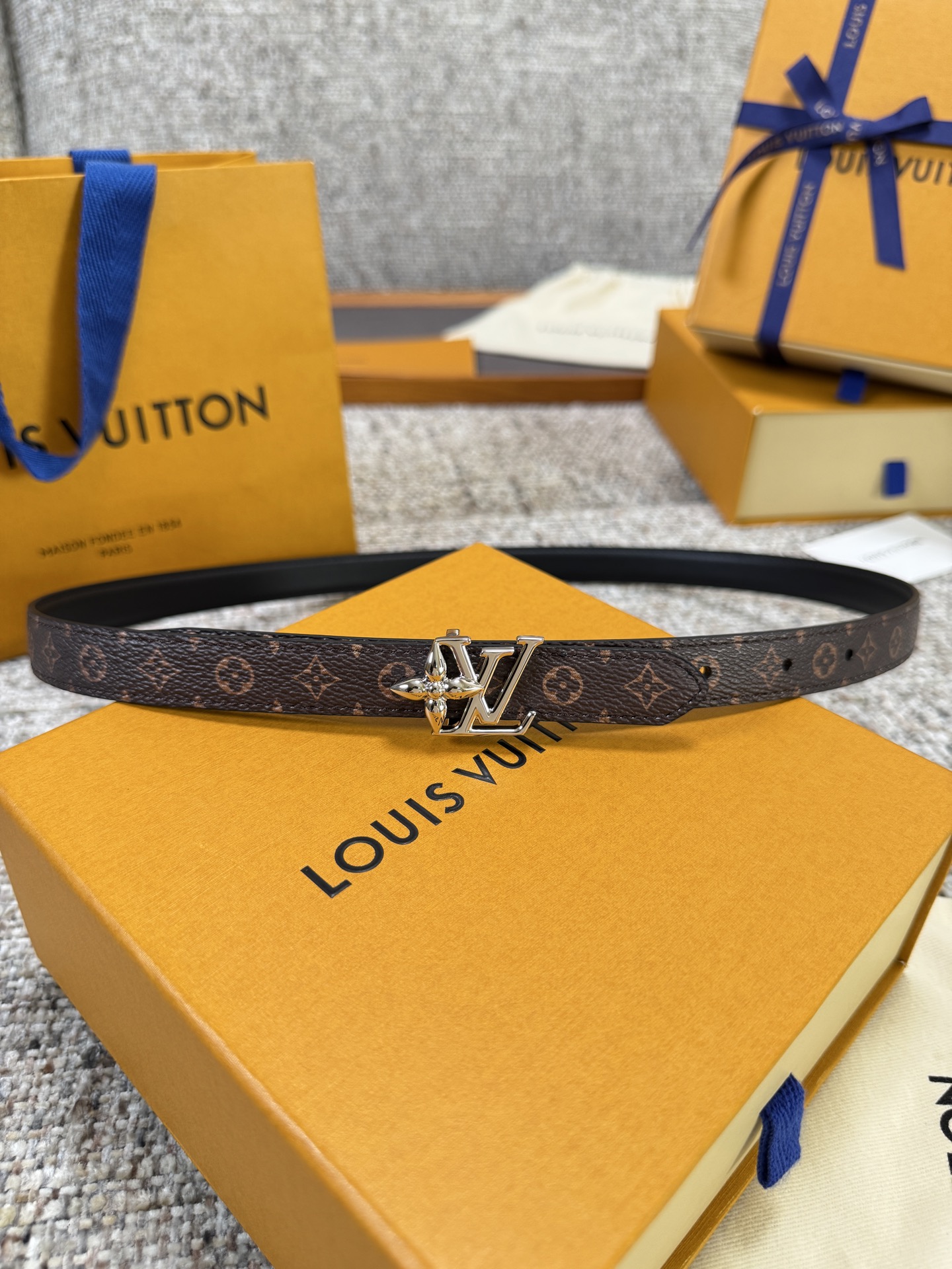 Louis Vuitton LV腰带 BLOOM系列 原厂五金 精致手工绘边 柔软舒适 宽2.0