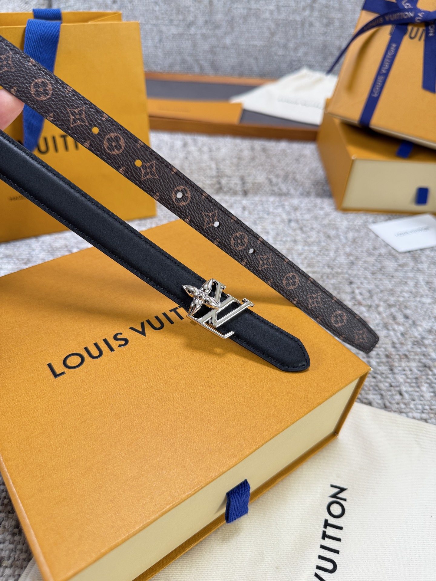 Louis Vuitton LV腰带 BLOOM系列 原厂五金 精致手工绘边 柔软舒适 宽2.0