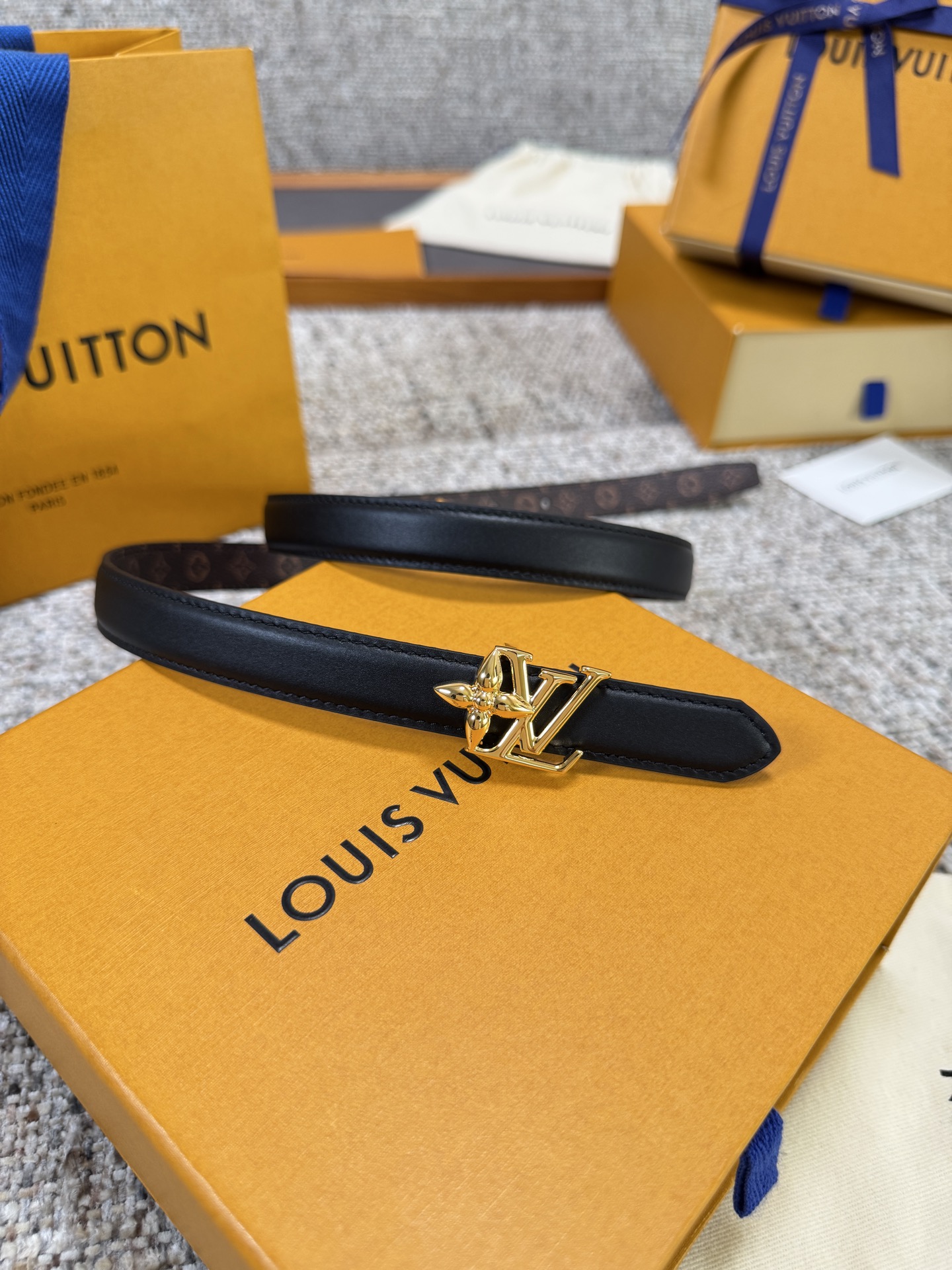 Louis Vuitton LV腰带 BLOOM系列 原厂五金 精致手工绘边 柔软舒适 宽2.0