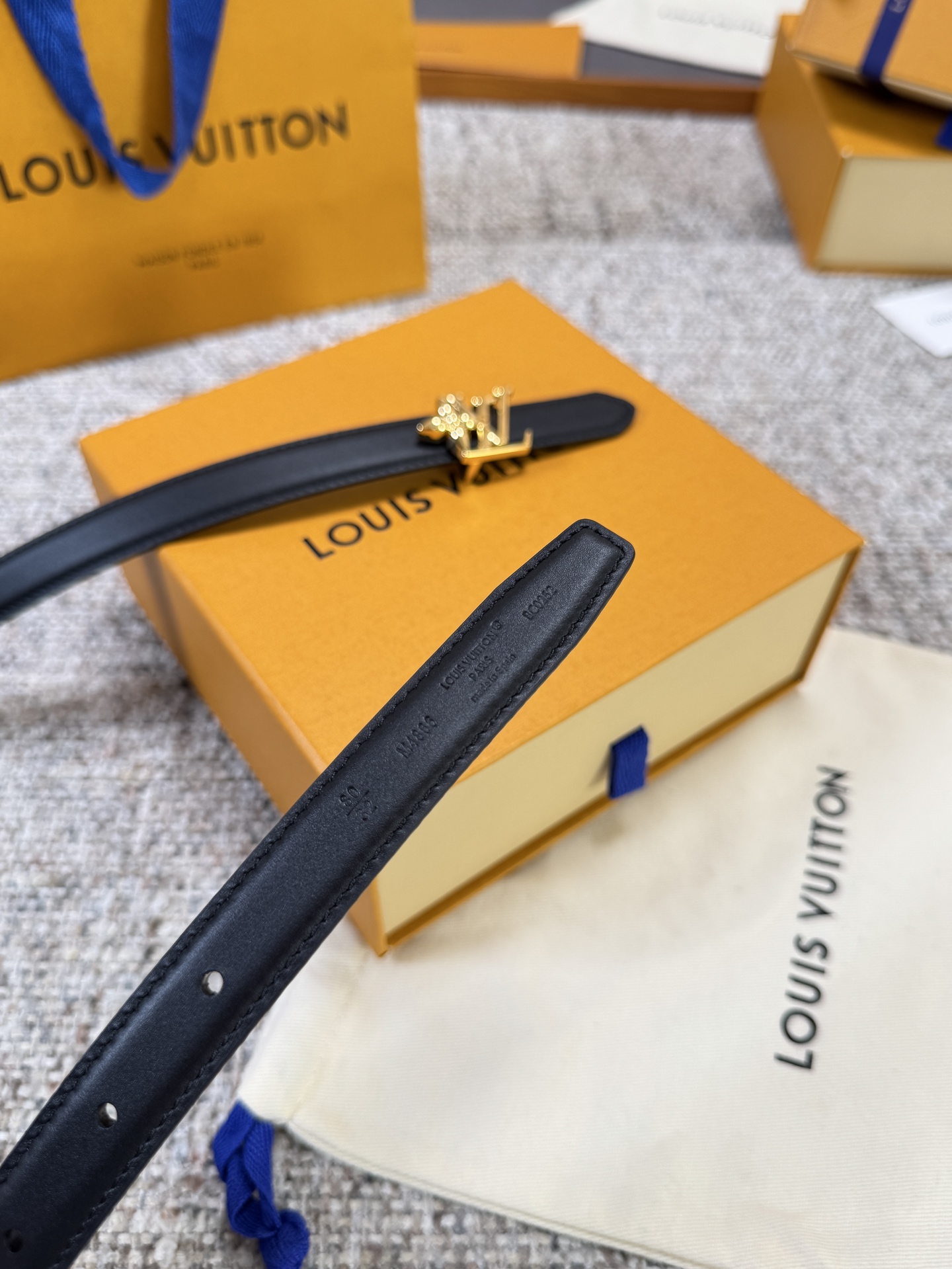 Louis Vuitton LV腰带 BLOOM系列 原厂五金 精致手工绘边 柔软舒适 宽2.0