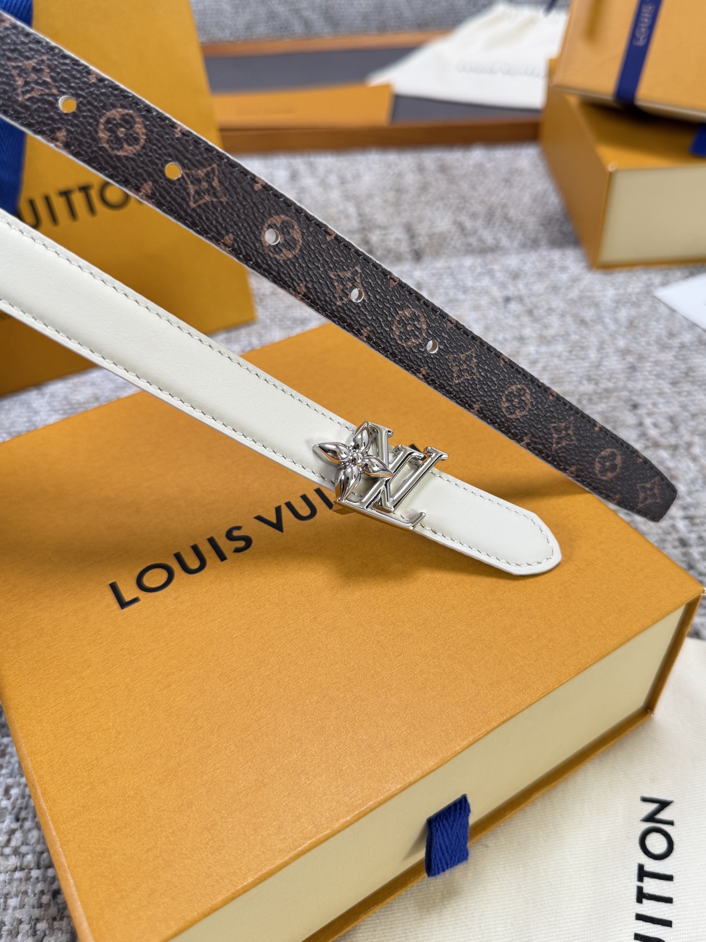 Louis Vuitton LV腰带 BLOOM系列 原厂五金 精致手工绘边 柔软舒适 宽2.0