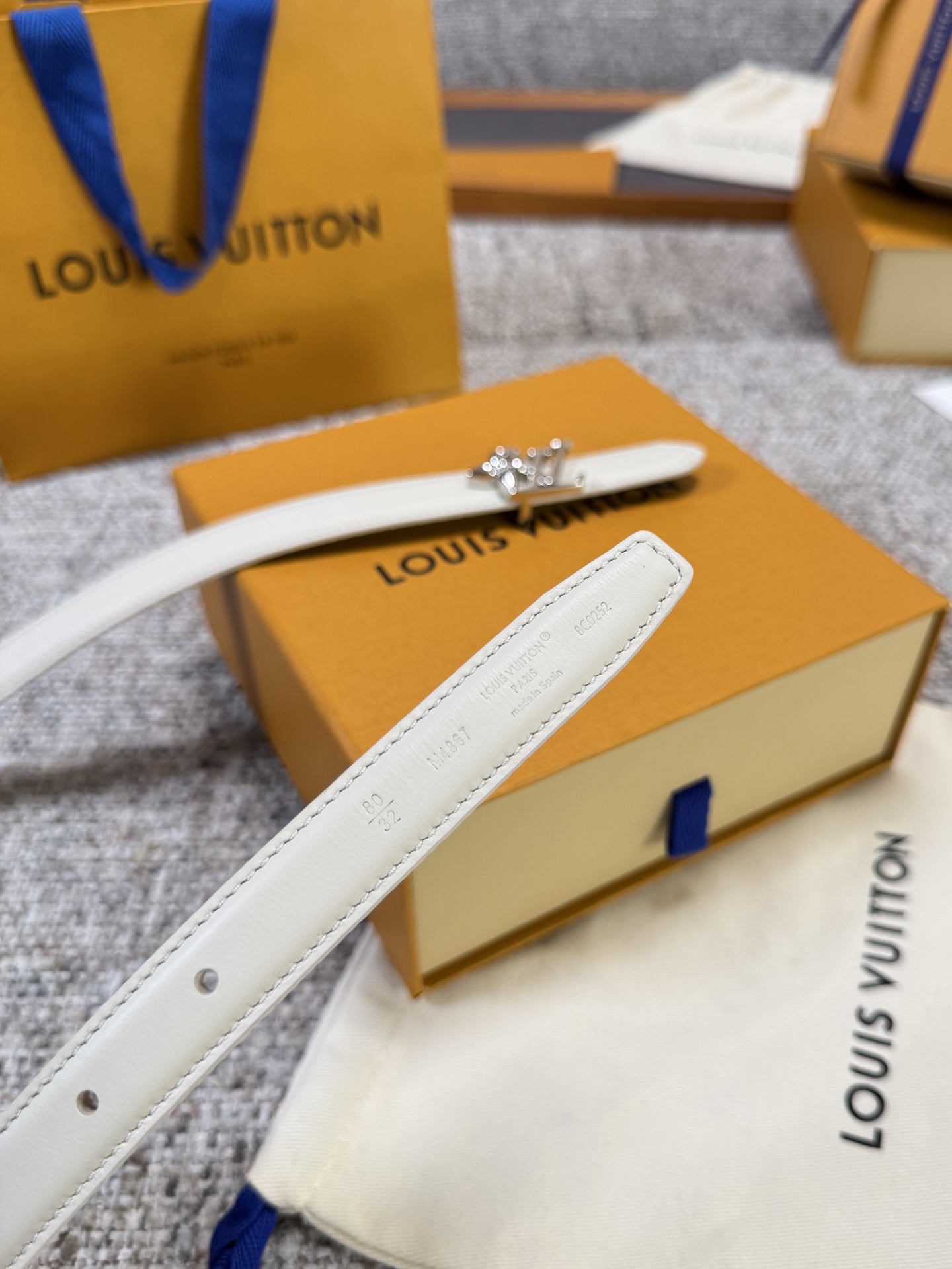 Louis Vuitton LV腰带 BLOOM系列 原厂五金 精致手工绘边 柔软舒适 宽2.0