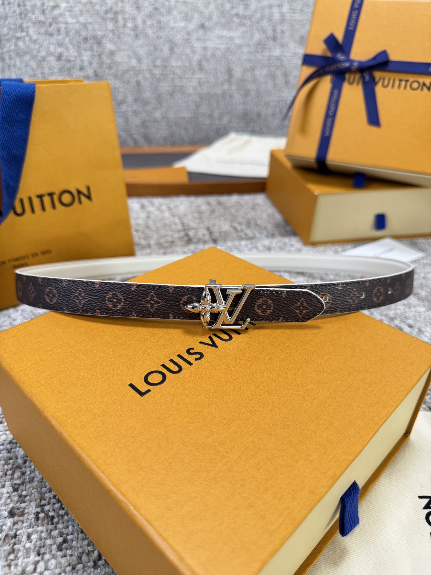 Louis Vuitton LV腰带 BLOOM系列 原厂五金 精致手工绘边 柔软舒适 宽2.0