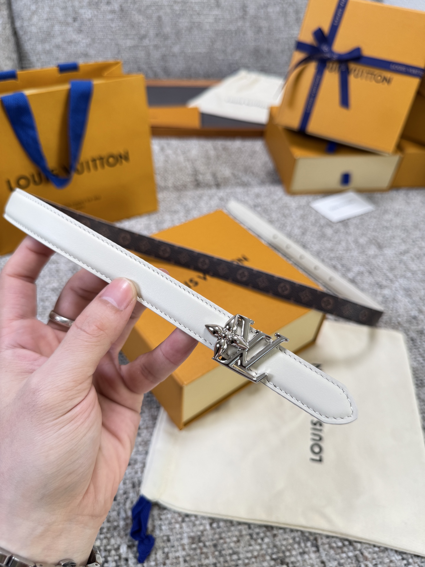 Louis Vuitton LV腰带 BLOOM系列 原厂五金 精致手工绘边 柔软舒适 宽2.0