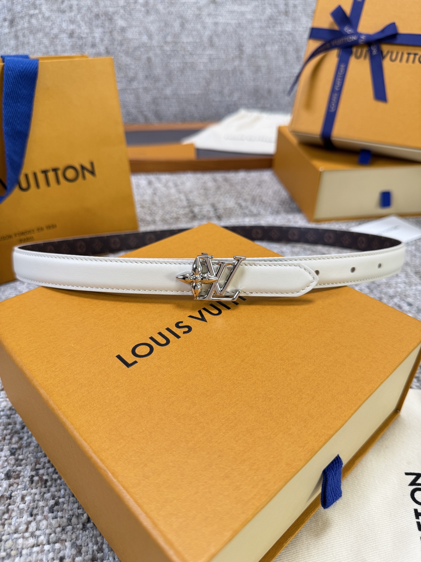 Louis Vuitton LV腰带 BLOOM系列 原厂五金 精致手工绘边 柔软舒适 宽2.0
