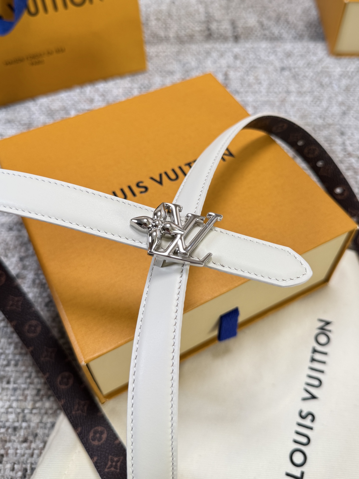Louis Vuitton LV腰带 BLOOM系列 原厂五金 精致手工绘边 柔软舒适 宽2.0
