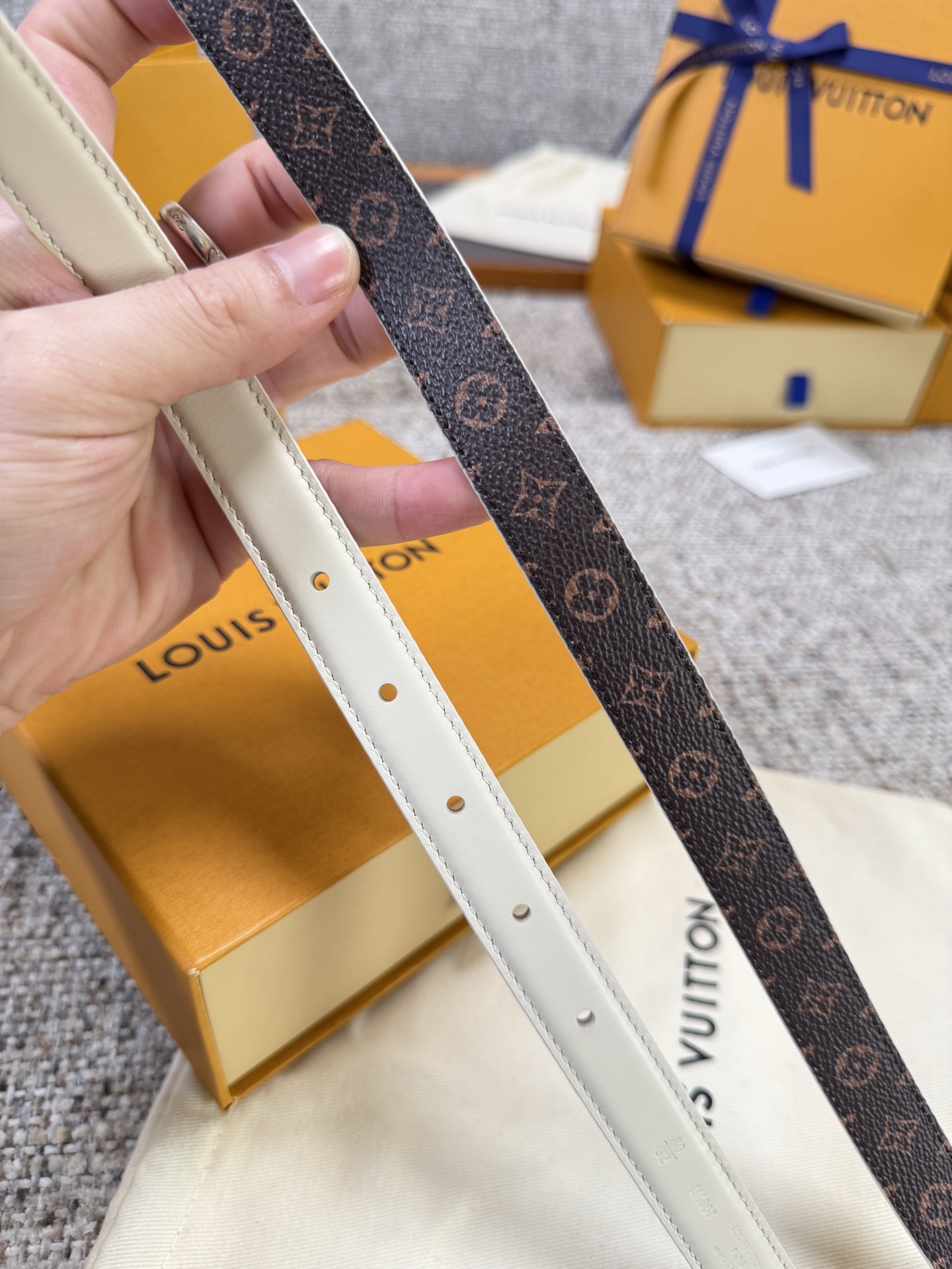 Louis Vuitton LV腰带 BLOOM系列 原厂五金 精致手工绘边 柔软舒适 宽2.0
