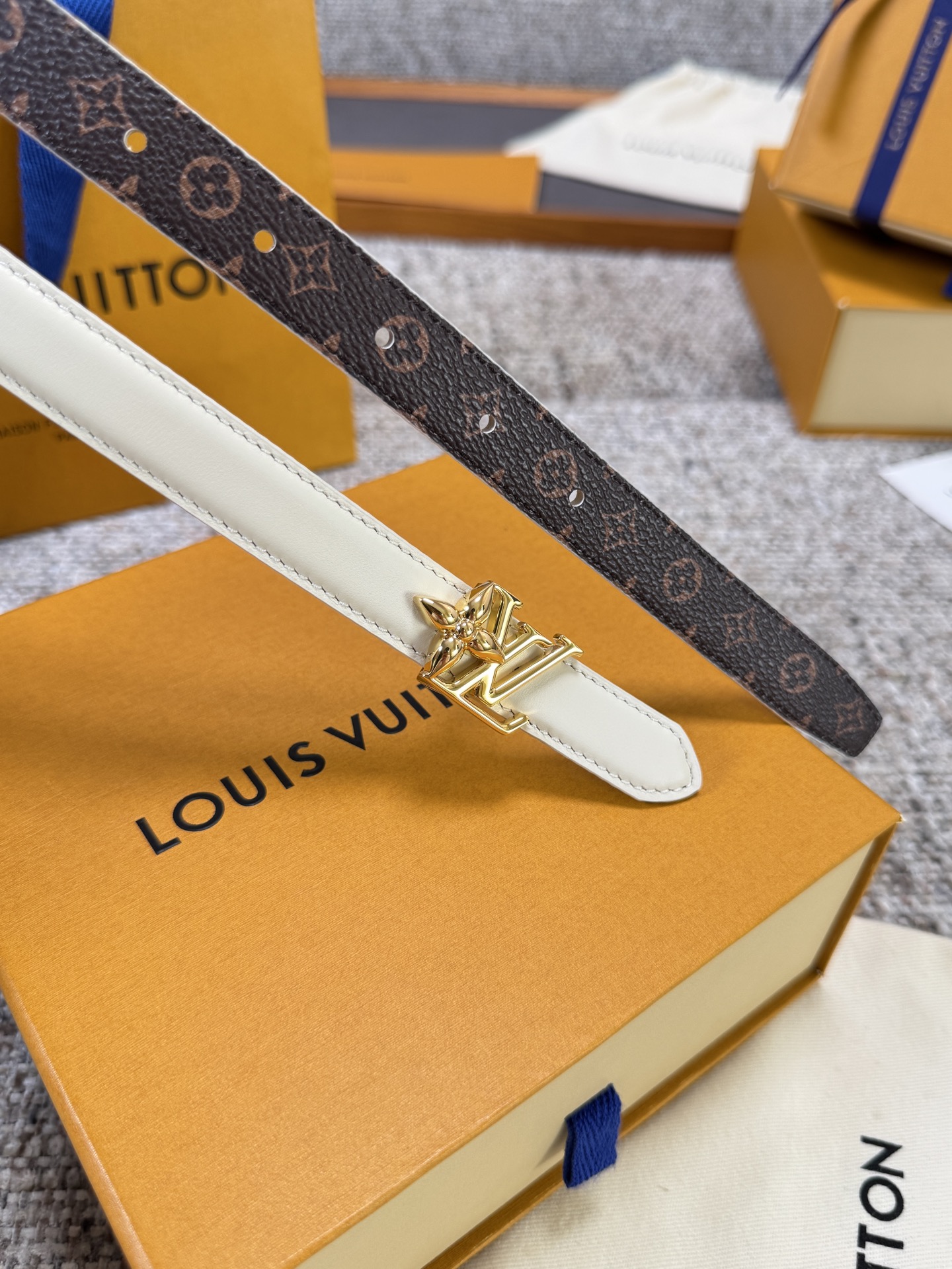 Louis Vuitton LV腰带 BLOOM系列 原厂五金 精致手工绘边 柔软舒适 宽2.0