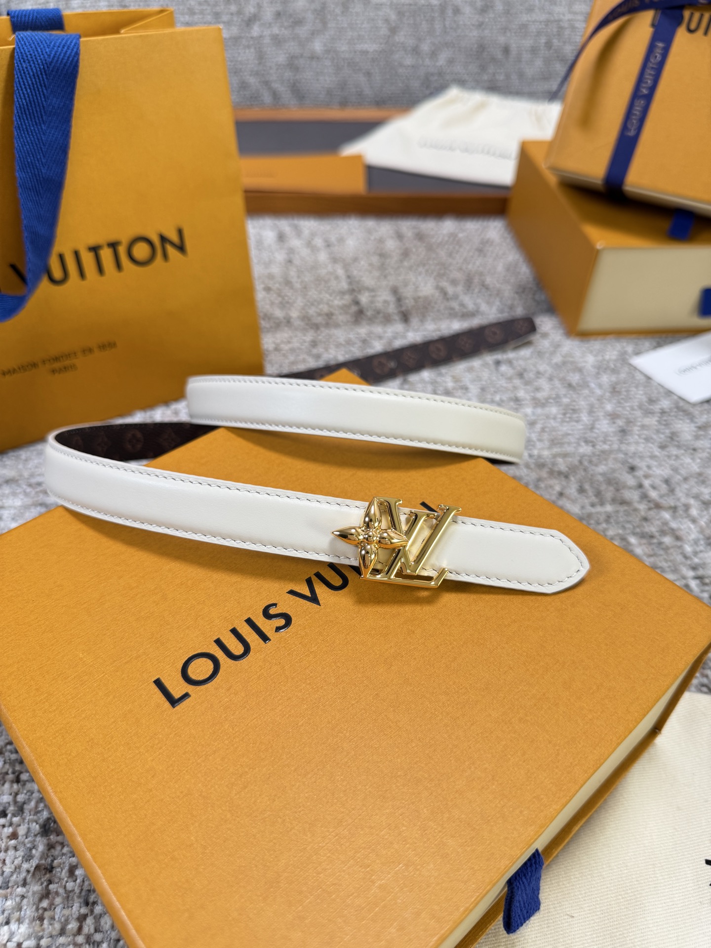 Louis Vuitton LV腰带 BLOOM系列 原厂五金 精致手工绘边 柔软舒适 宽2.0