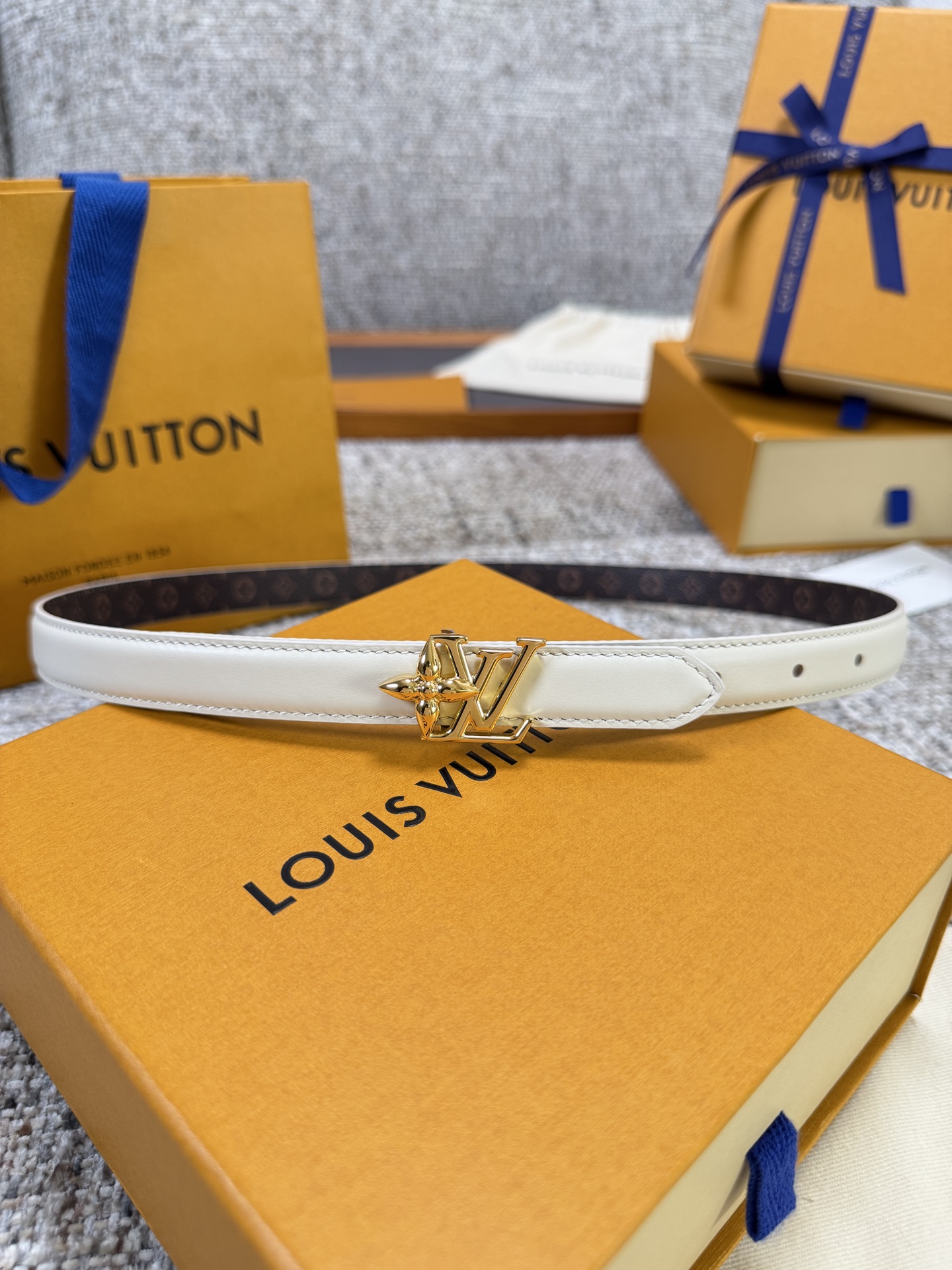 Louis Vuitton LV腰带 BLOOM系列 原厂五金 精致手工绘边 柔软舒适 宽2.0