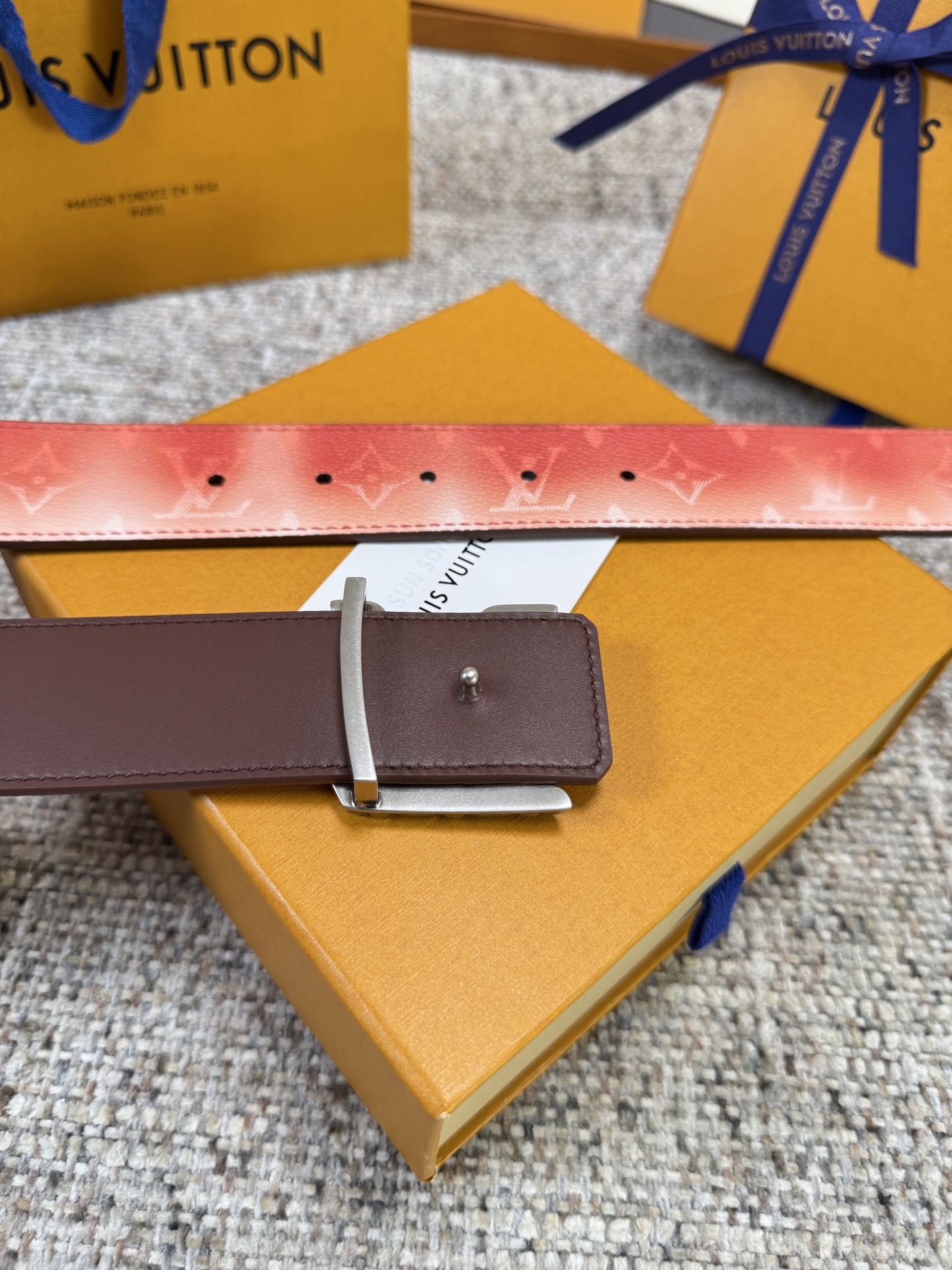 Louis Vuitton LV腰带 PVC皮底系列 原厂五金 精致手工绘边 柔软舒适 宽4.