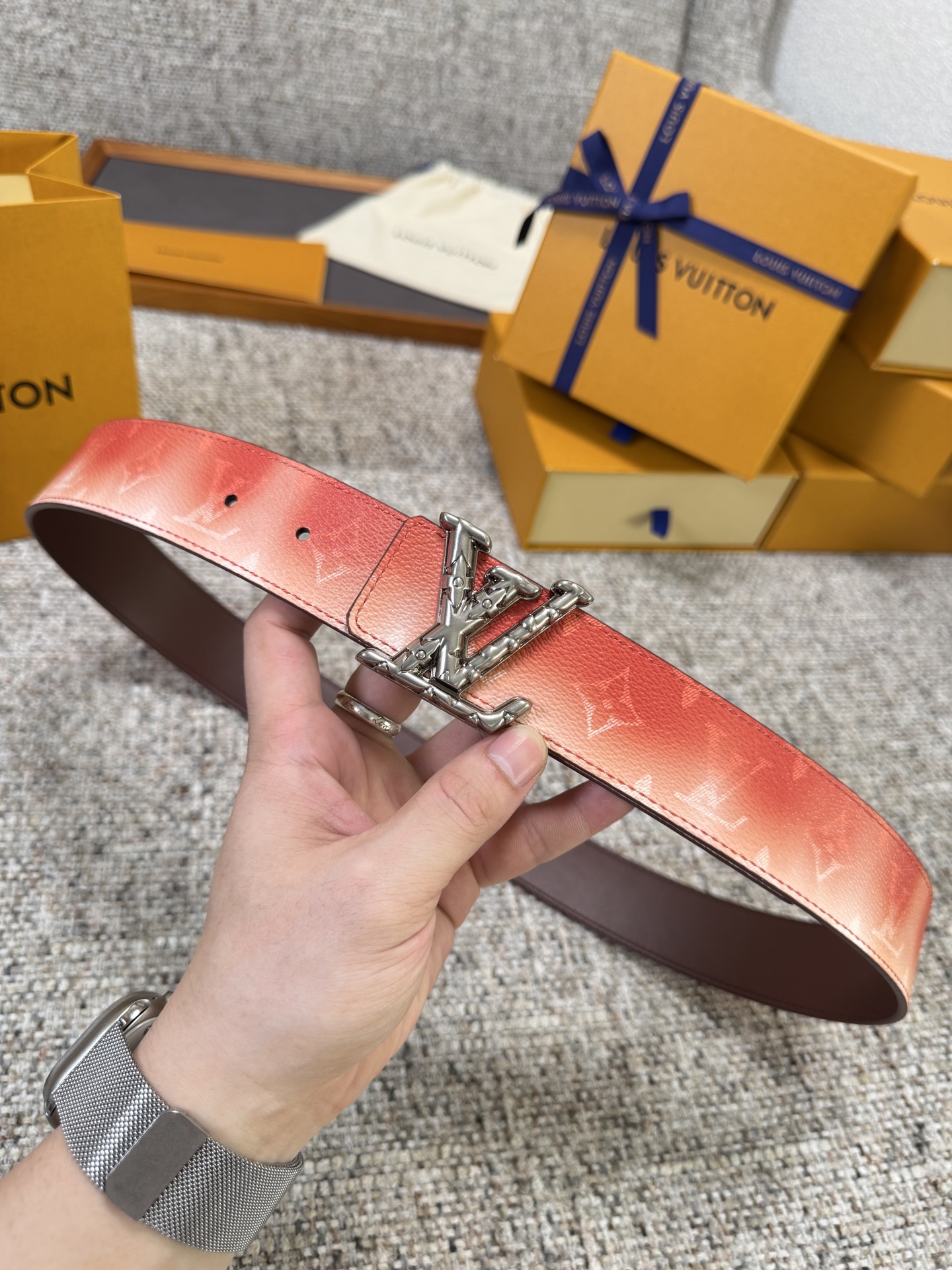 Louis Vuitton LV腰带 PVC皮底系列 原厂五金 精致手工绘边 柔软舒适 宽4.