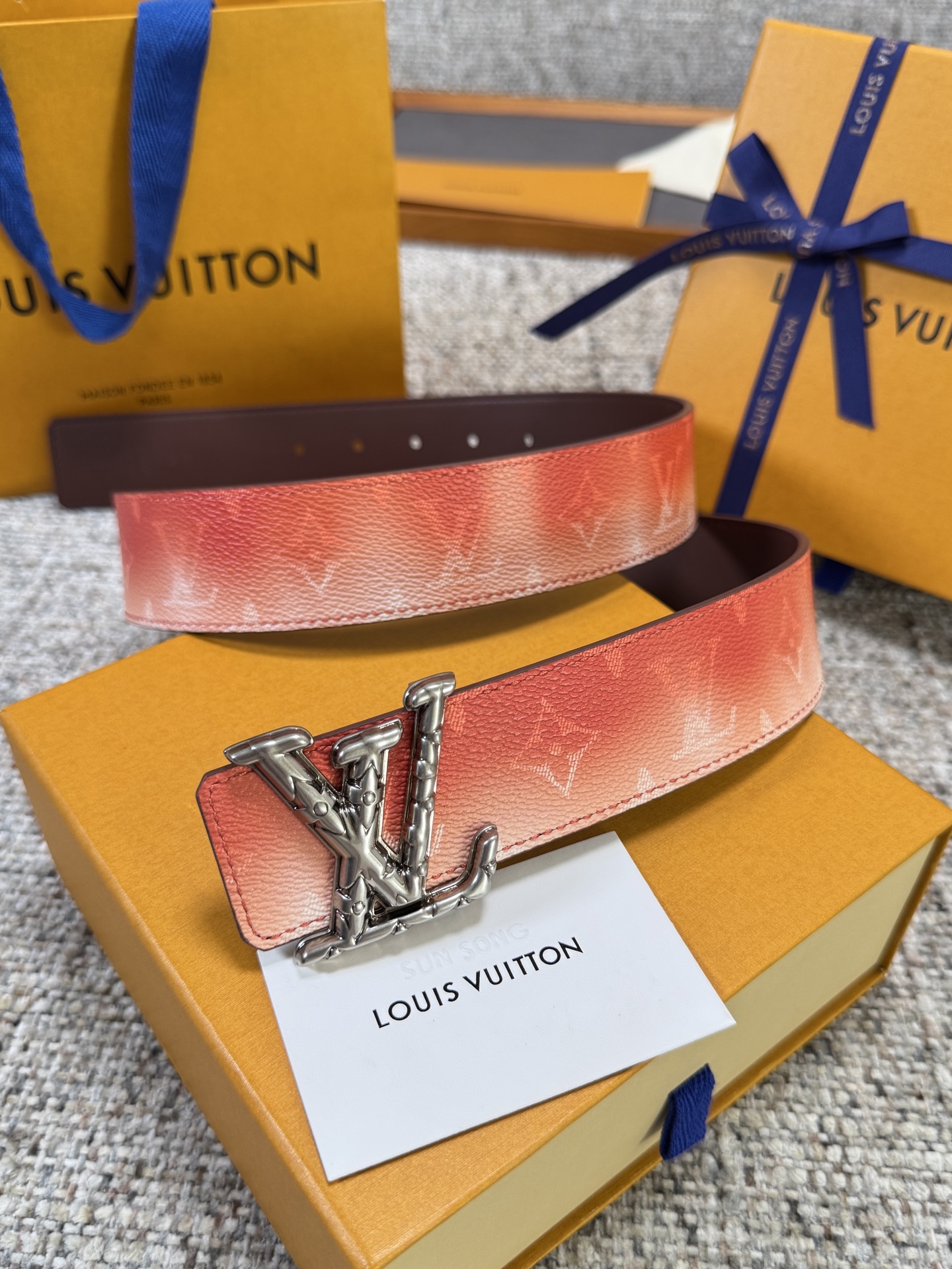 Louis Vuitton LV腰带 PVC皮底系列 原厂五金 精致手工绘边 柔软舒适 宽4.