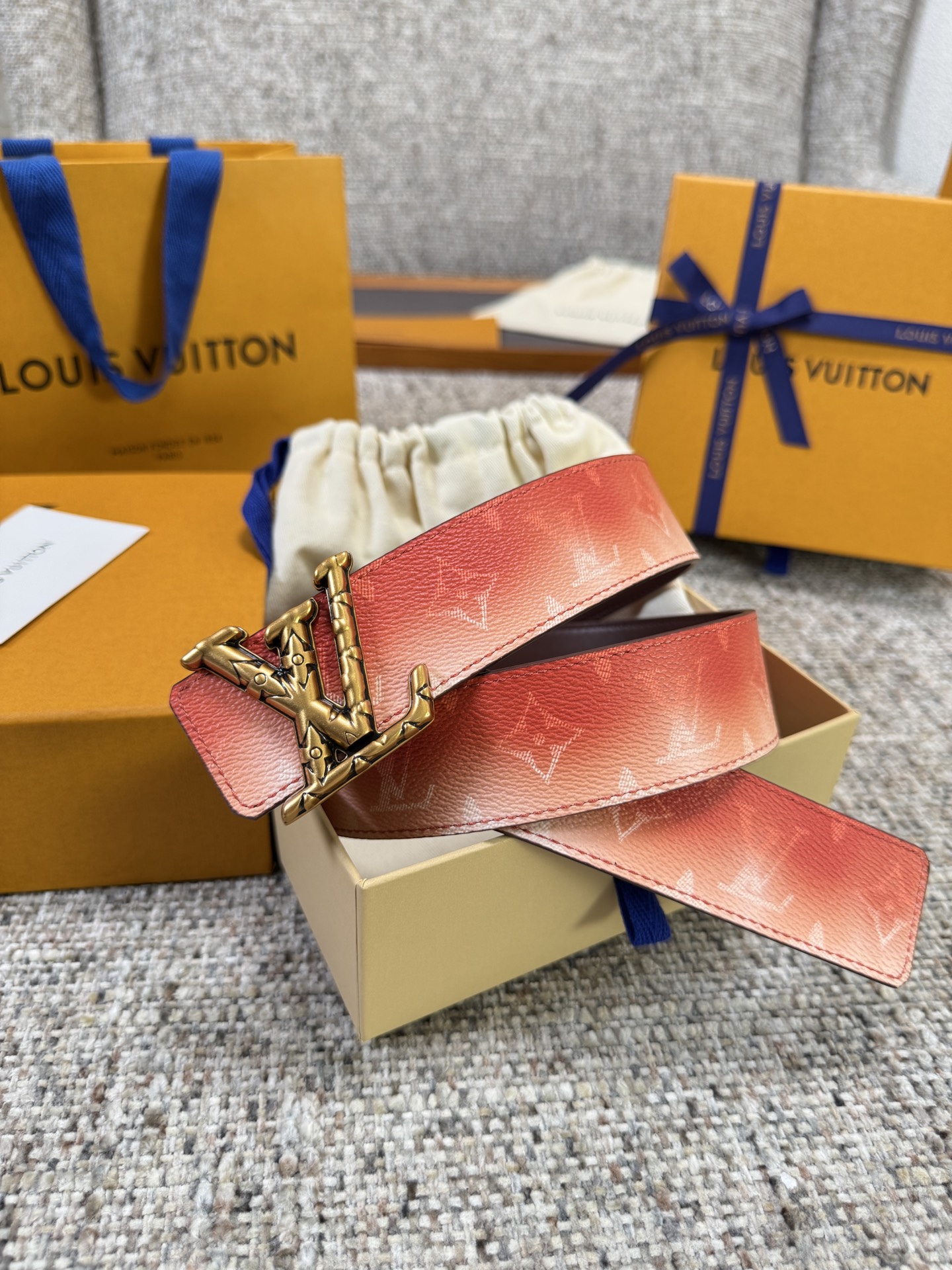 Louis Vuitton LV腰带 Pvc皮底系列 原厂五金 精致手工绘边 柔软舒适 宽4.0