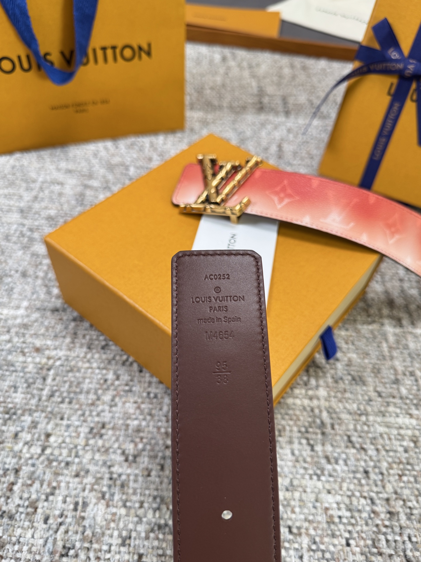 Louis Vuitton LV腰带 Pvc皮底系列 原厂五金 精致手工绘边 柔软舒适 宽4.0