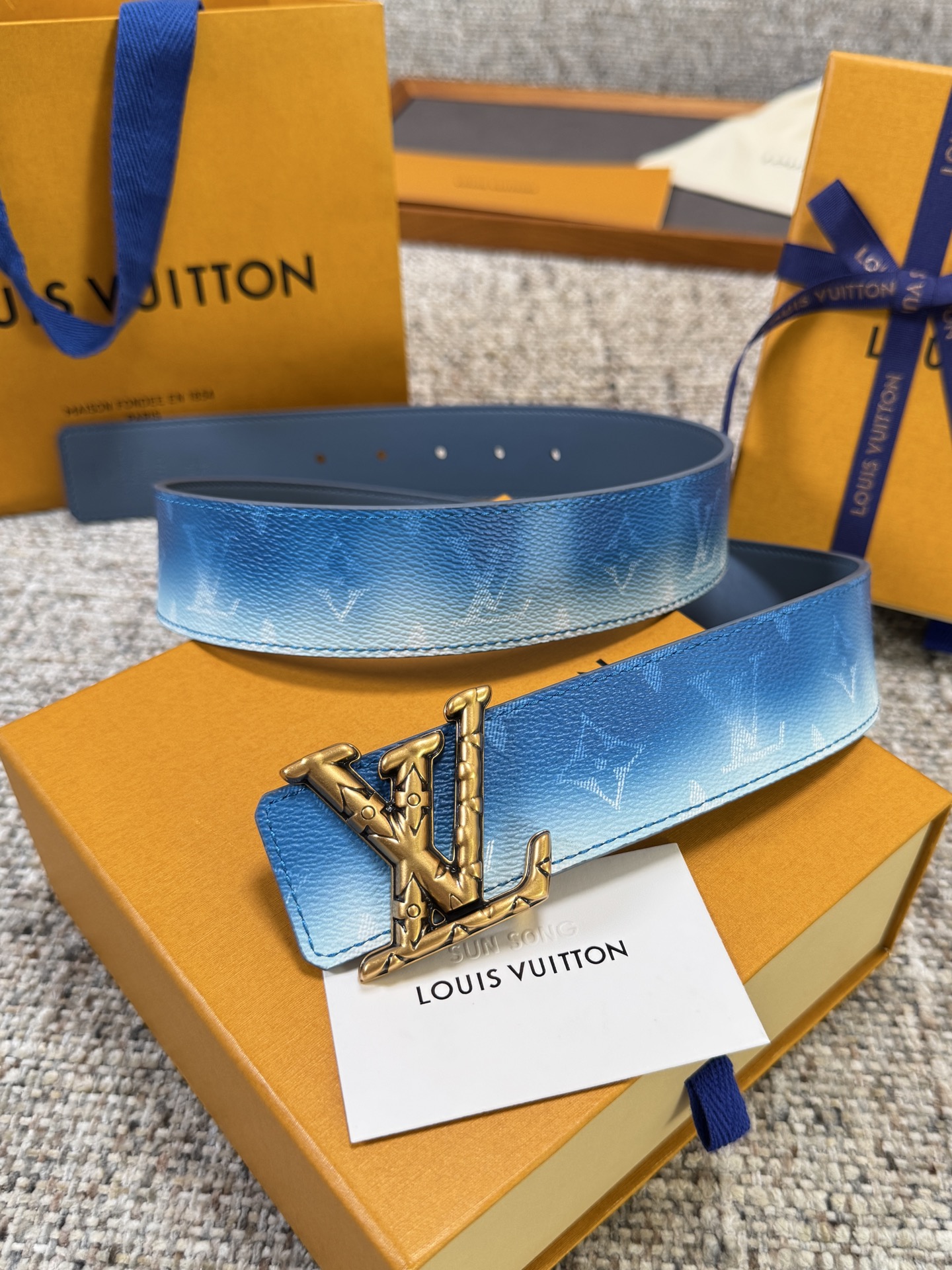 Louis Vuitton LV腰带 PVC皮底系列 原厂五金 精致手工绘边 柔软舒适 宽4.