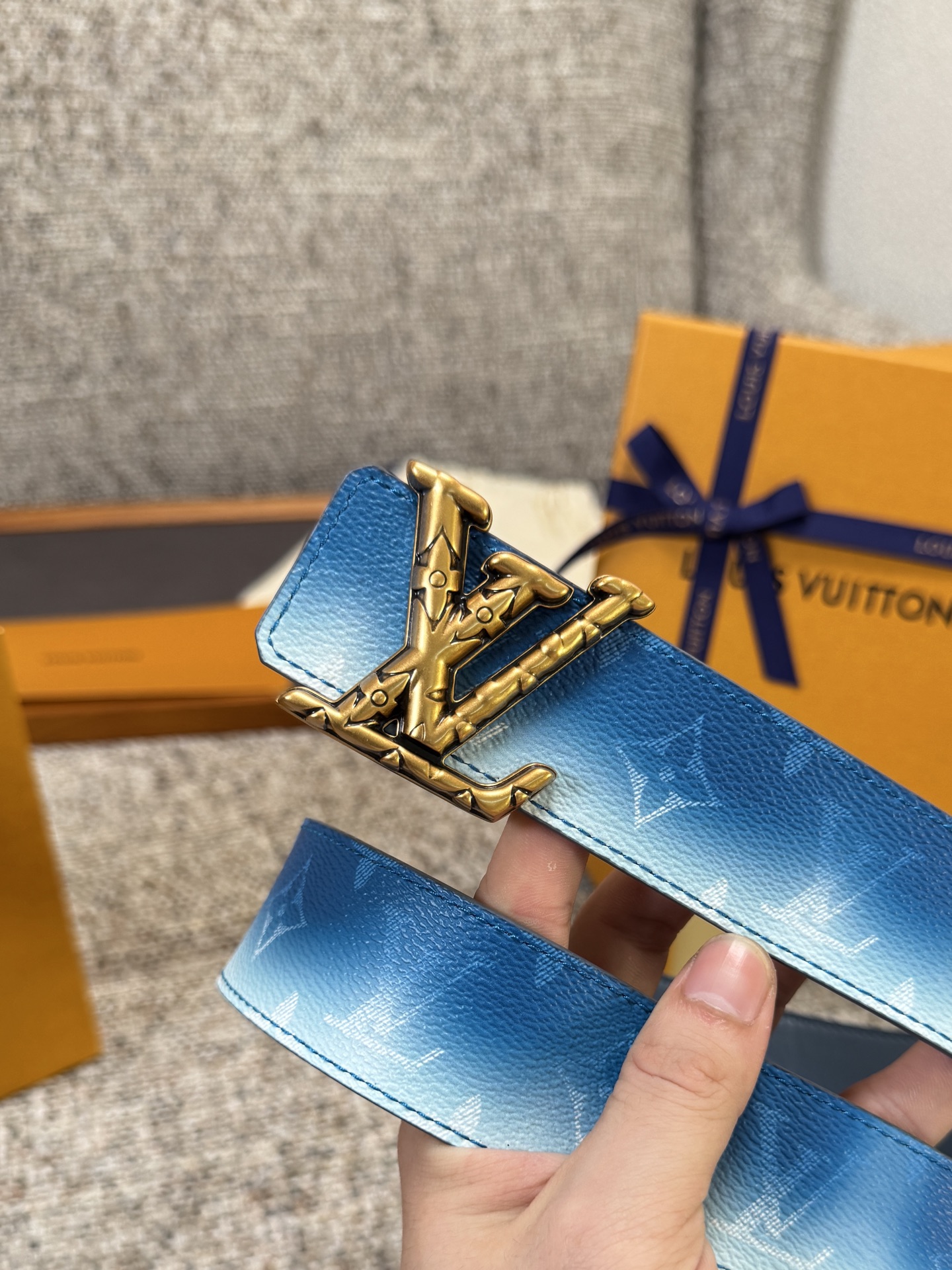 Louis Vuitton LV腰带 PVC皮底系列 原厂五金 精致手工绘边 柔软舒适 宽4.