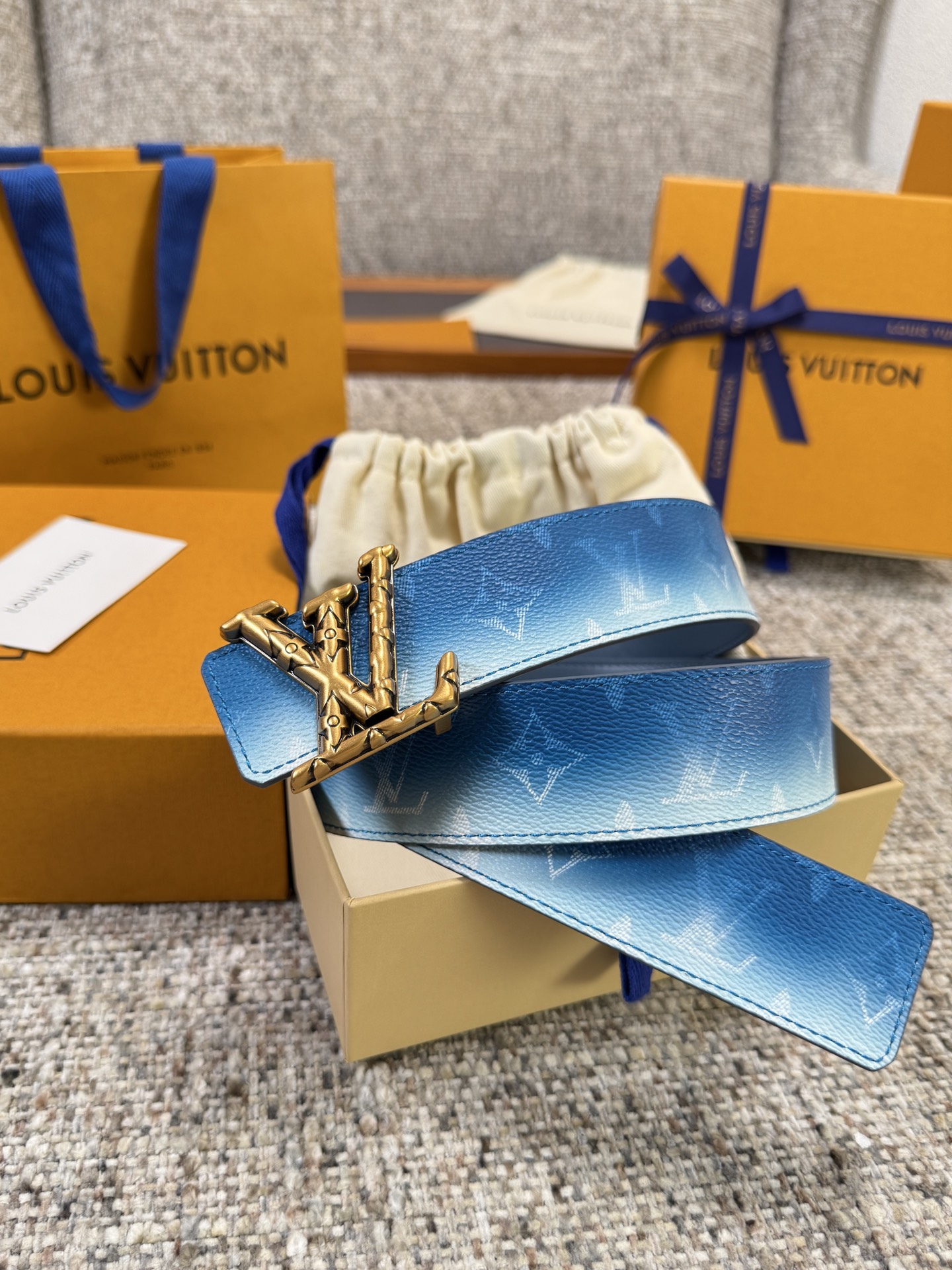 Louis Vuitton LV腰带 PVC皮底系列 原厂五金 精致手工绘边 柔软舒适 宽4.