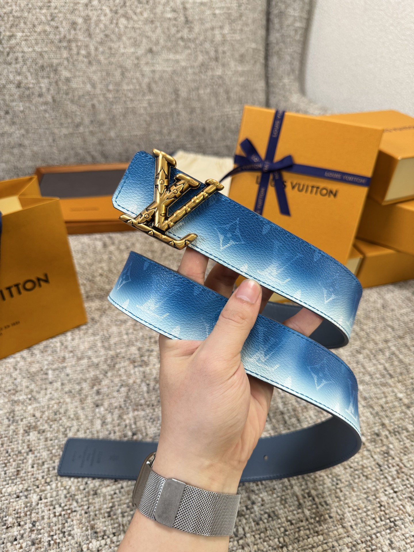 Louis Vuitton LV腰带 PVC皮底系列 原厂五金 精致手工绘边 柔软舒适 宽4.