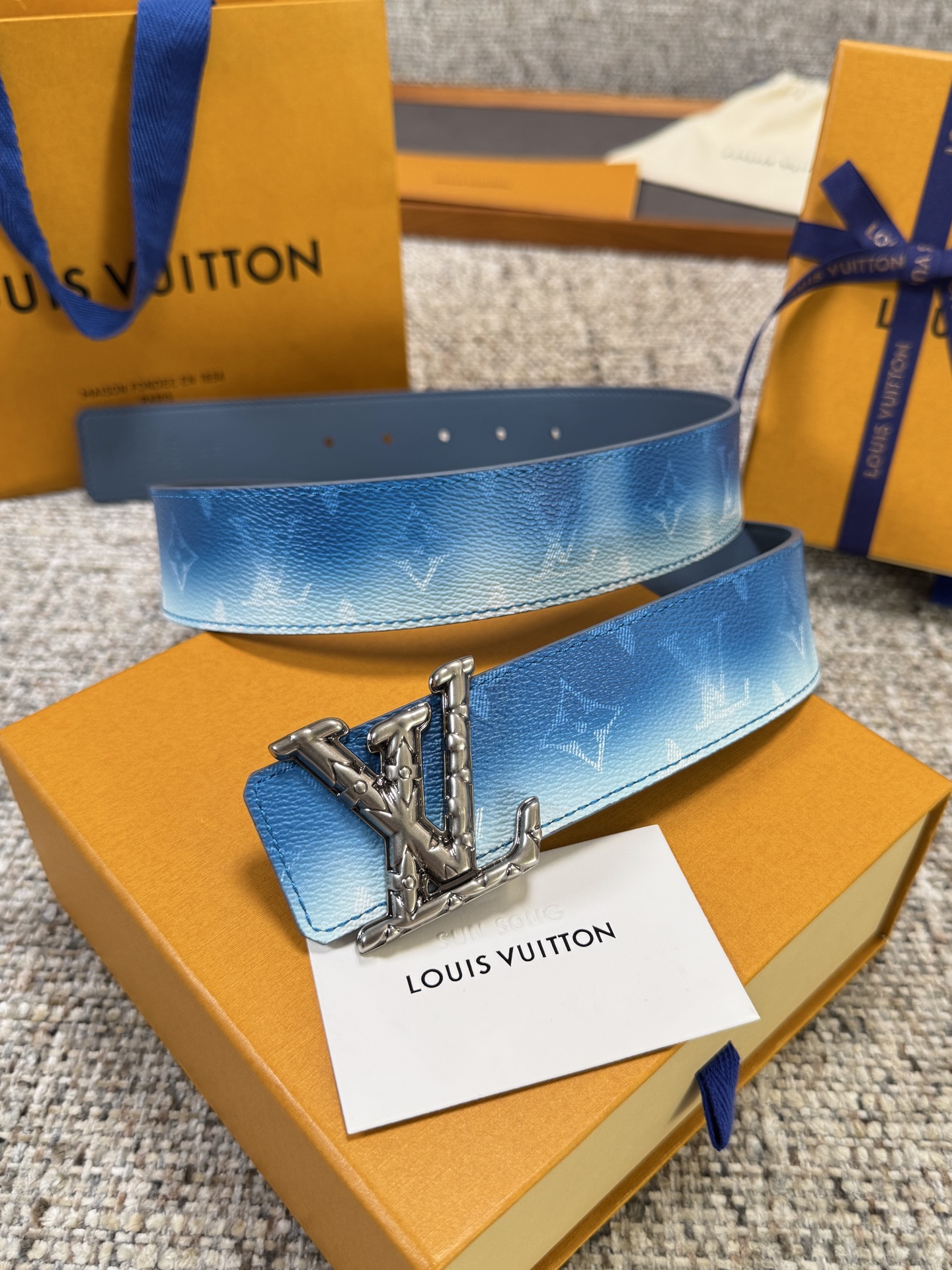Louis Vuitton LV腰带 PVC皮底系列 原厂五金 精致手工绘边 柔软舒适 宽4.