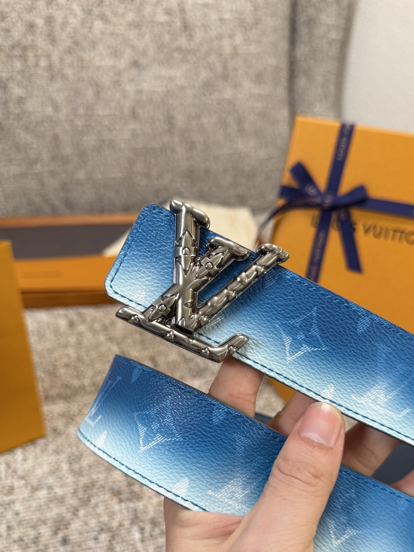 Louis Vuitton LV腰带 PVC皮底系列 原厂五金 精致手工绘边 柔软舒适 宽4.